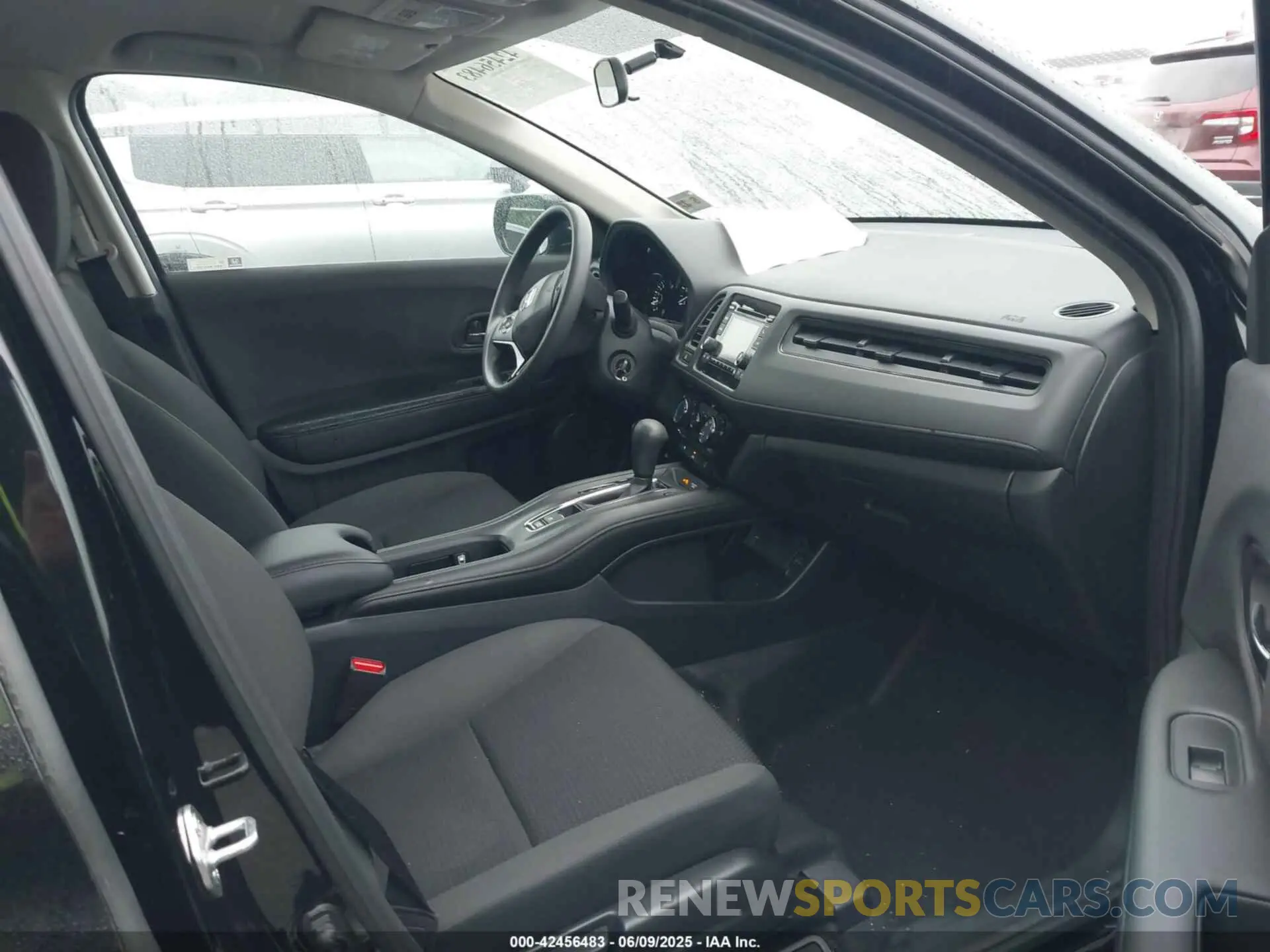 5 Photograph of a damaged car 3CZRU6H33NM758247 HONDA HR-V 2022
