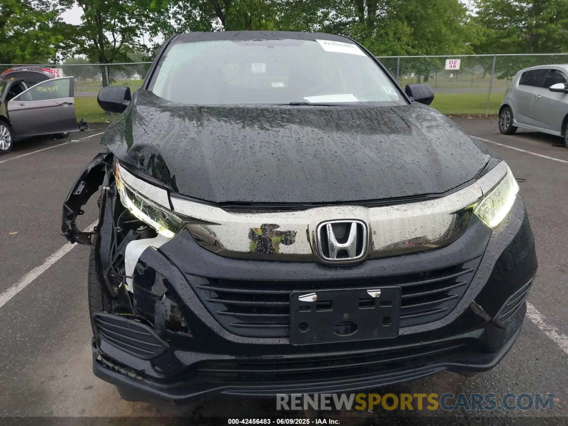 6 Photograph of a damaged car 3CZRU6H33NM758247 HONDA HR-V 2022
