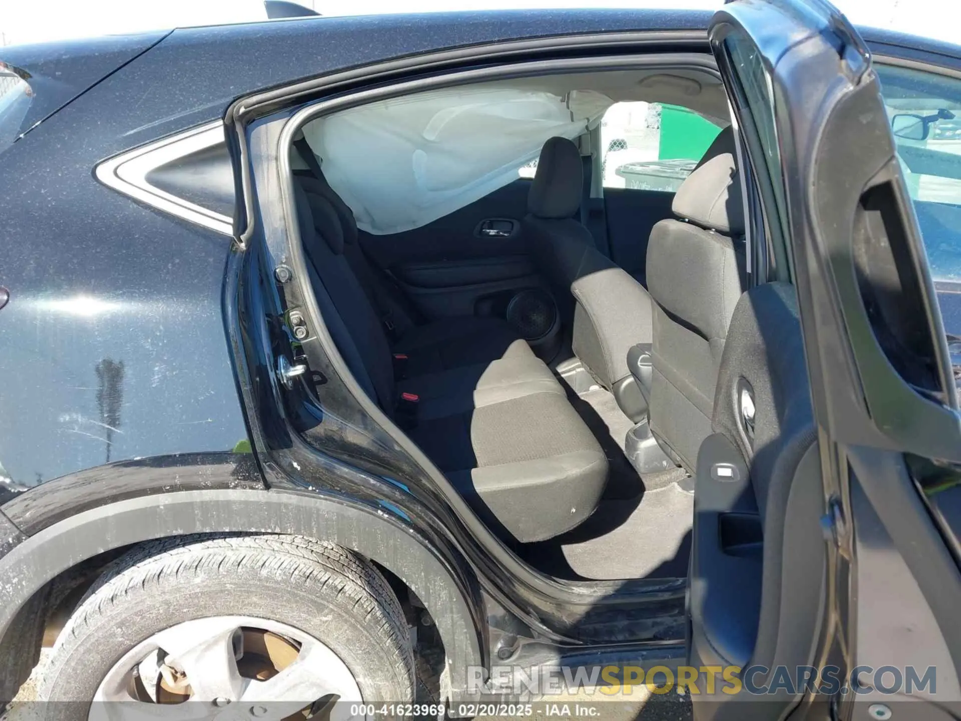 8 Photograph of a damaged car 3CZRU6H34NM766325 HONDA HR-V 2022