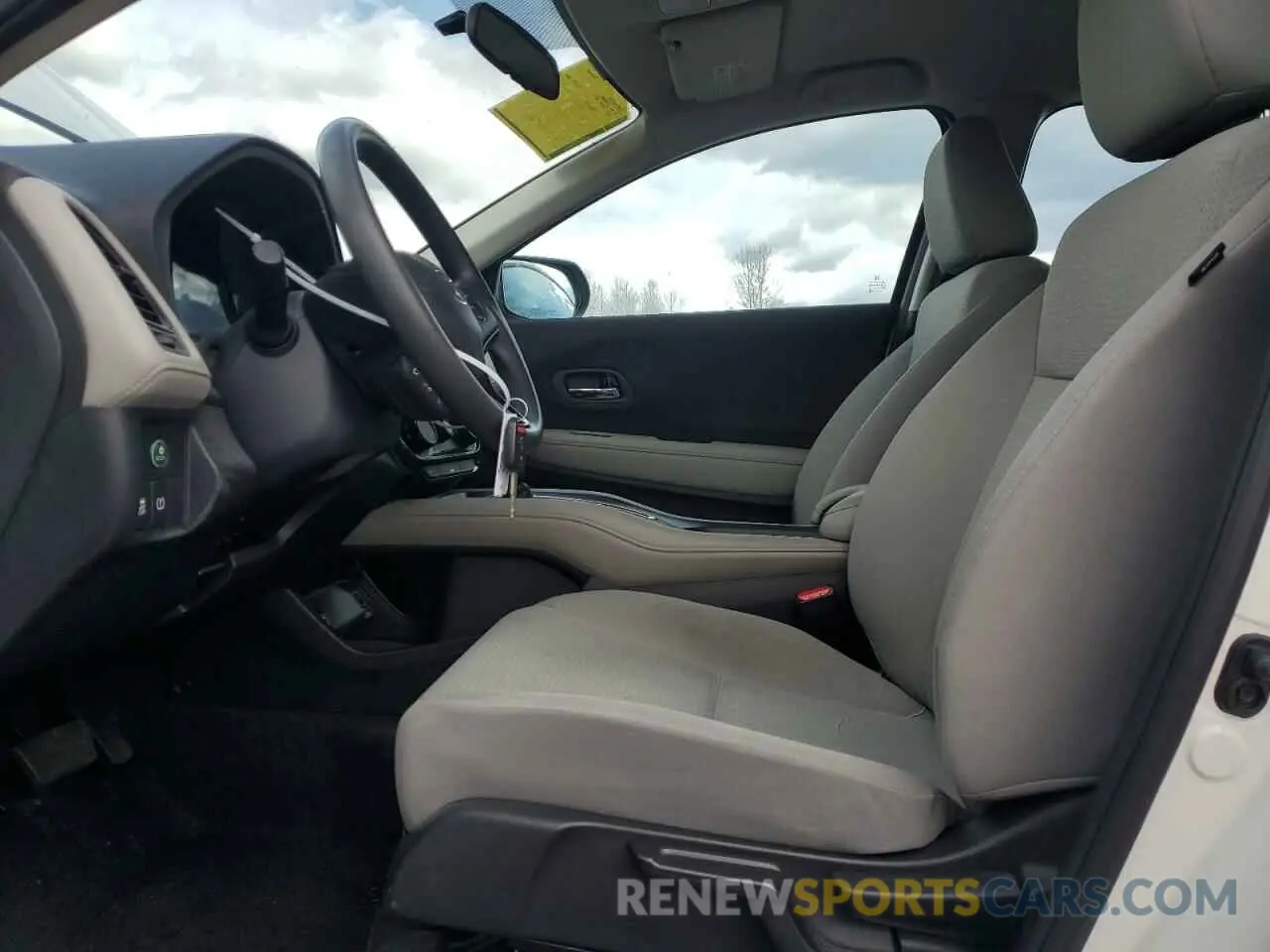 7 Photograph of a damaged car 3CZRU6H36NM709107 HONDA HR-V 2022