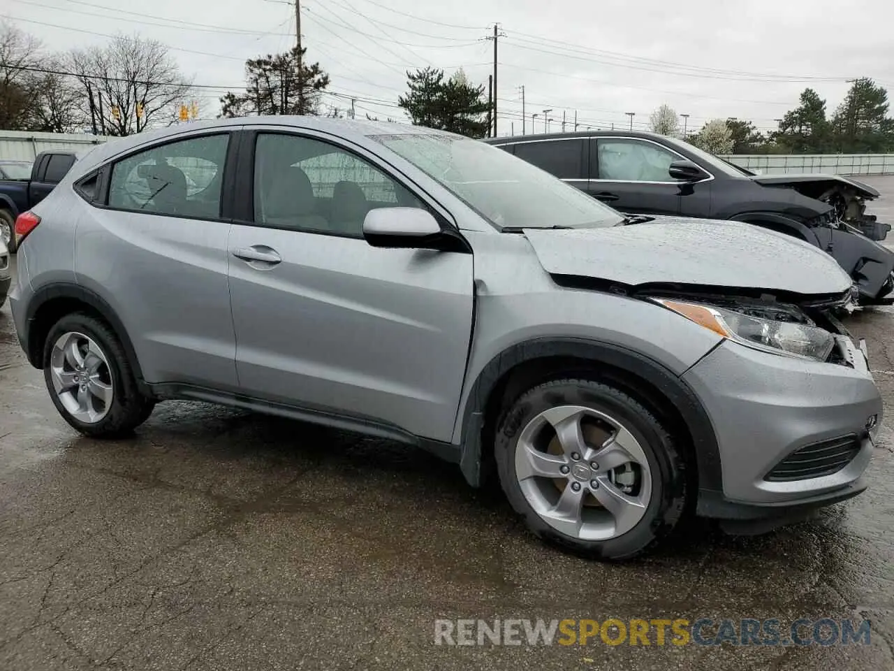4 Photograph of a damaged car 3CZRU6H36NM735576 HONDA HR-V 2022