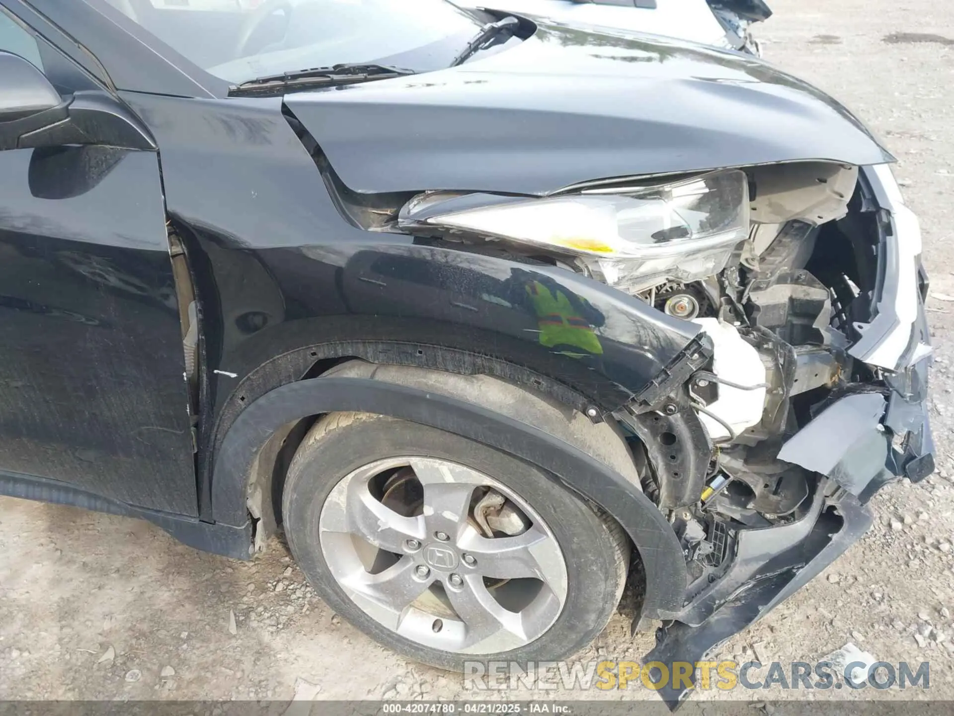 17 Photograph of a damaged car 3CZRU6H37NM735733 HONDA HR-V 2022