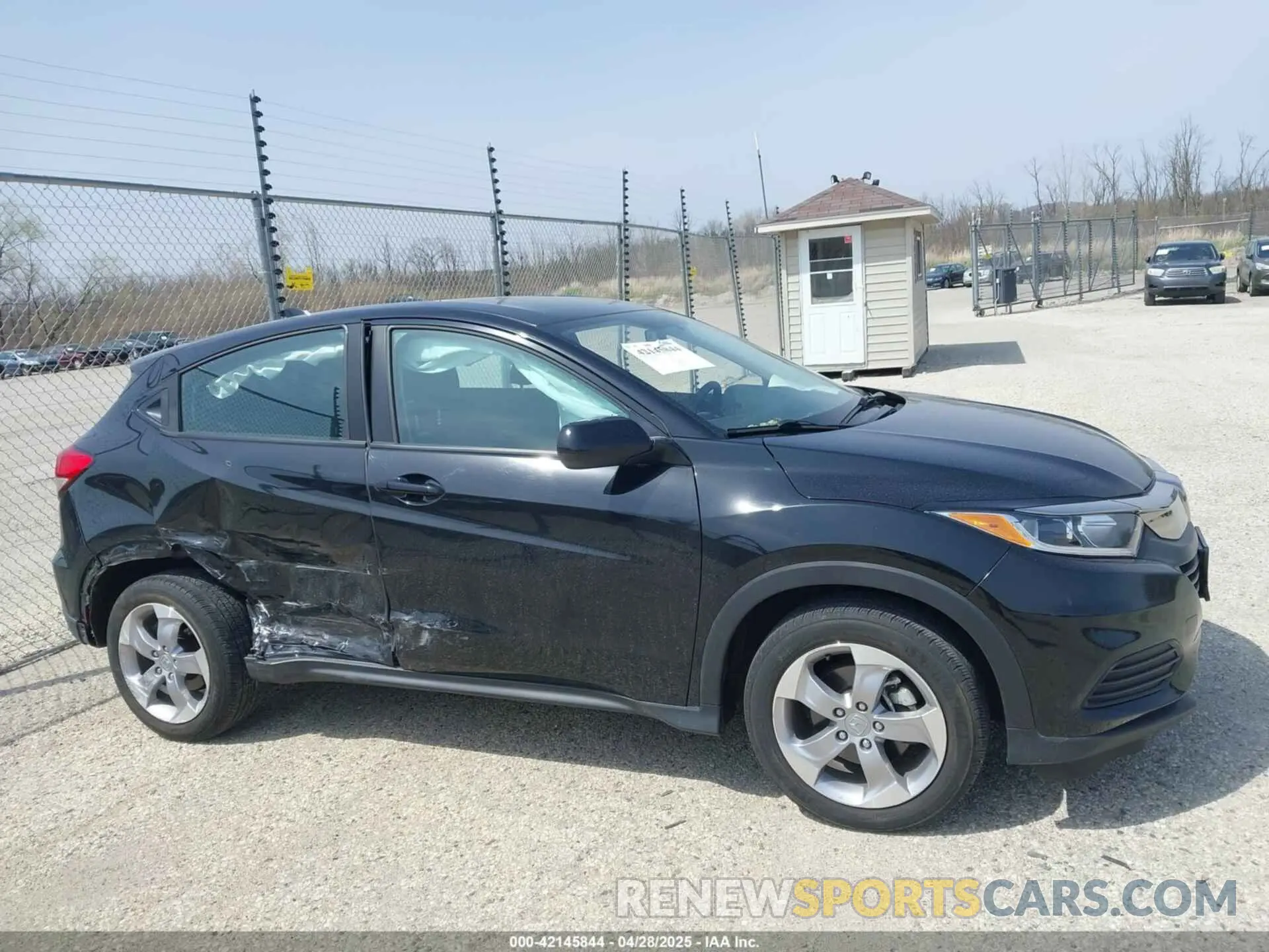 13 Photograph of a damaged car 3CZRU6H38NM736373 HONDA HR-V 2022