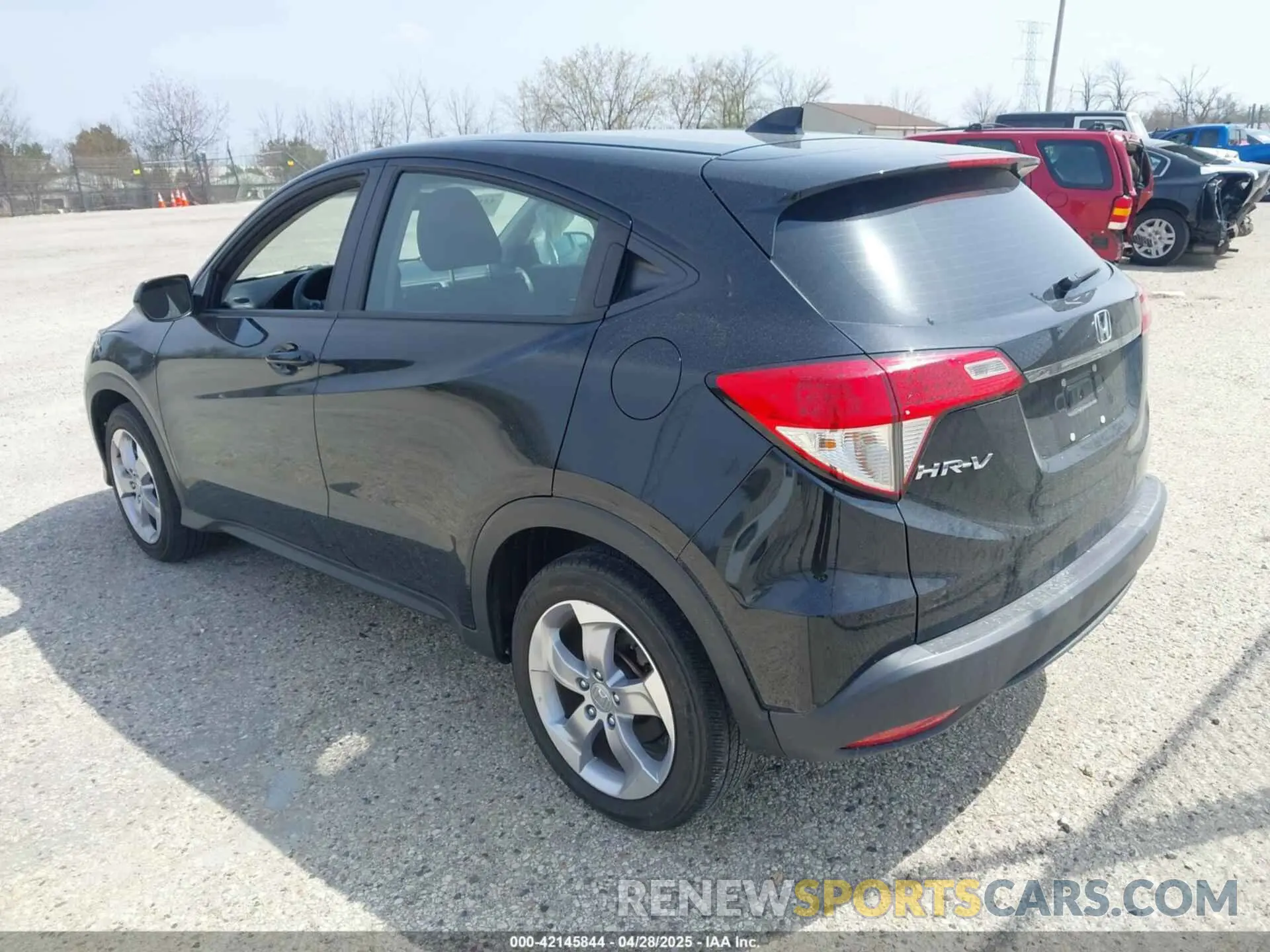 3 Photograph of a damaged car 3CZRU6H38NM736373 HONDA HR-V 2022