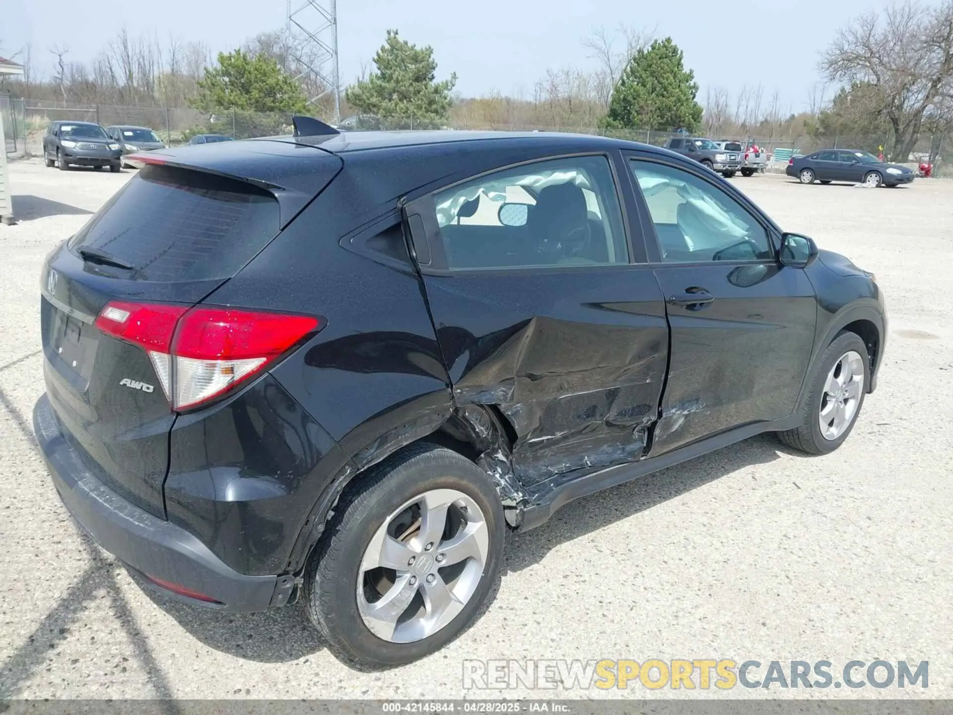4 Photograph of a damaged car 3CZRU6H38NM736373 HONDA HR-V 2022