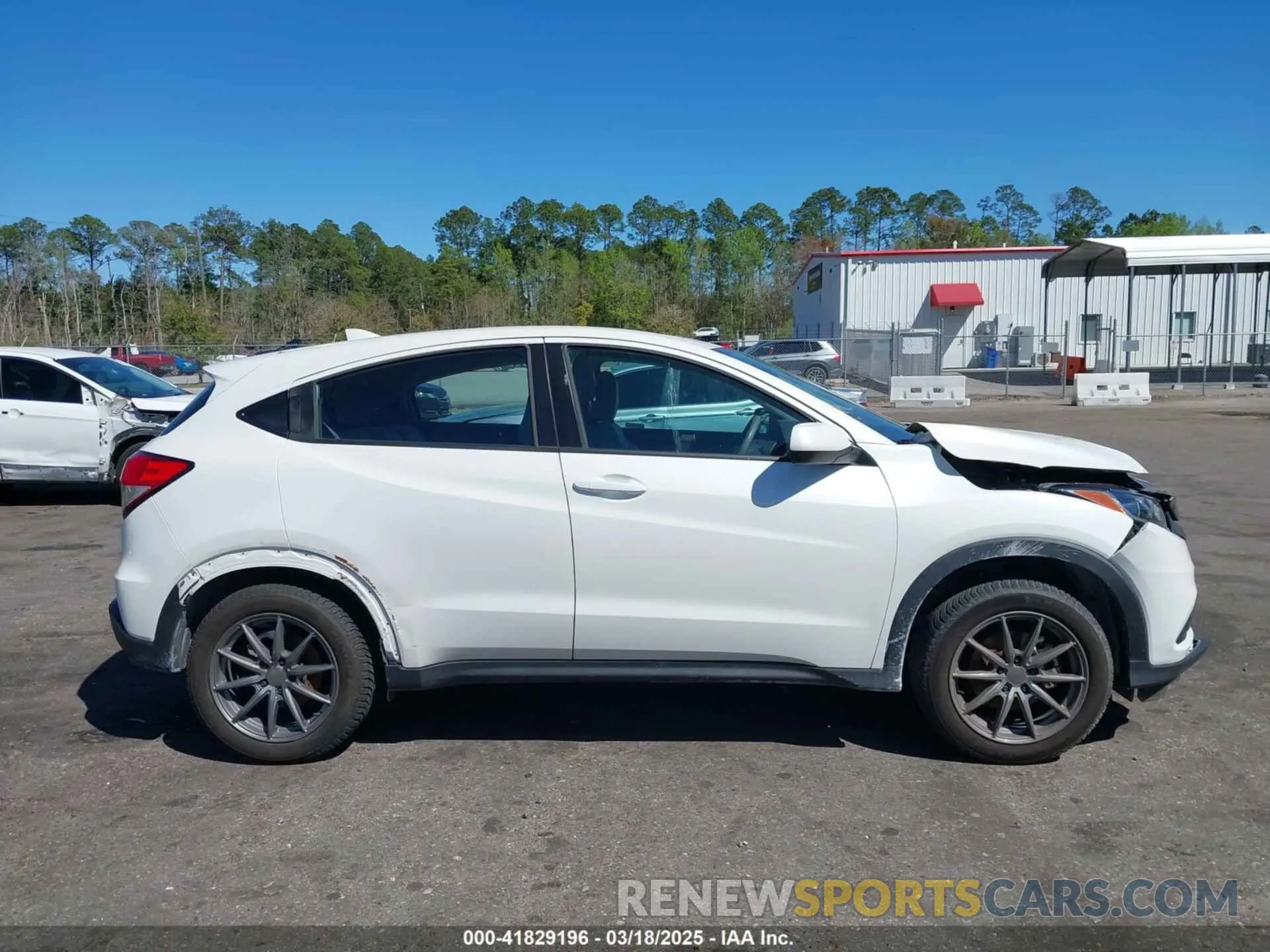 12 Photograph of a damaged car 3CZRU6H38NM744781 HONDA HR-V 2022