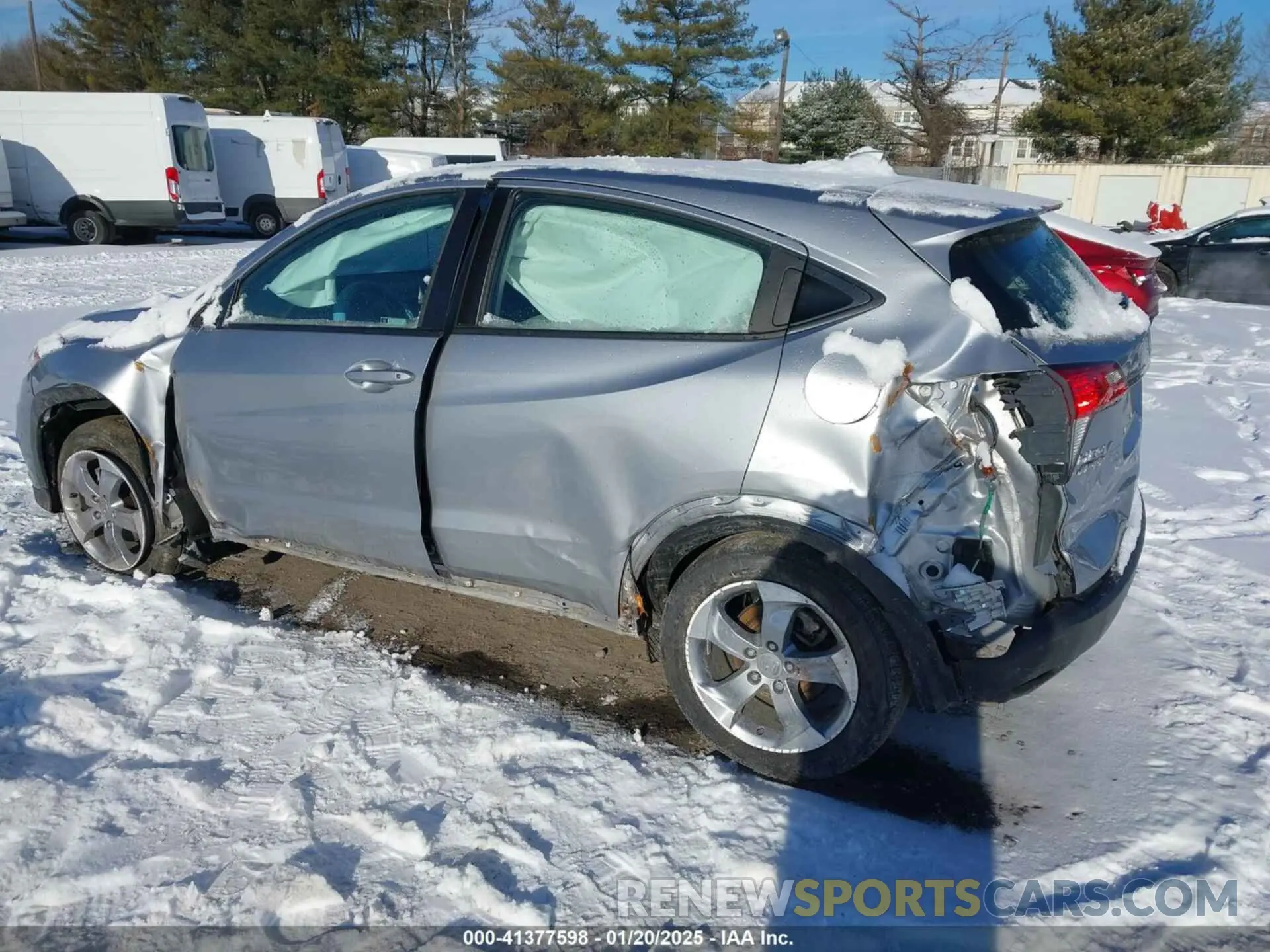 3 Photograph of a damaged car 3CZRU6H38NM769843 HONDA HR-V 2022
