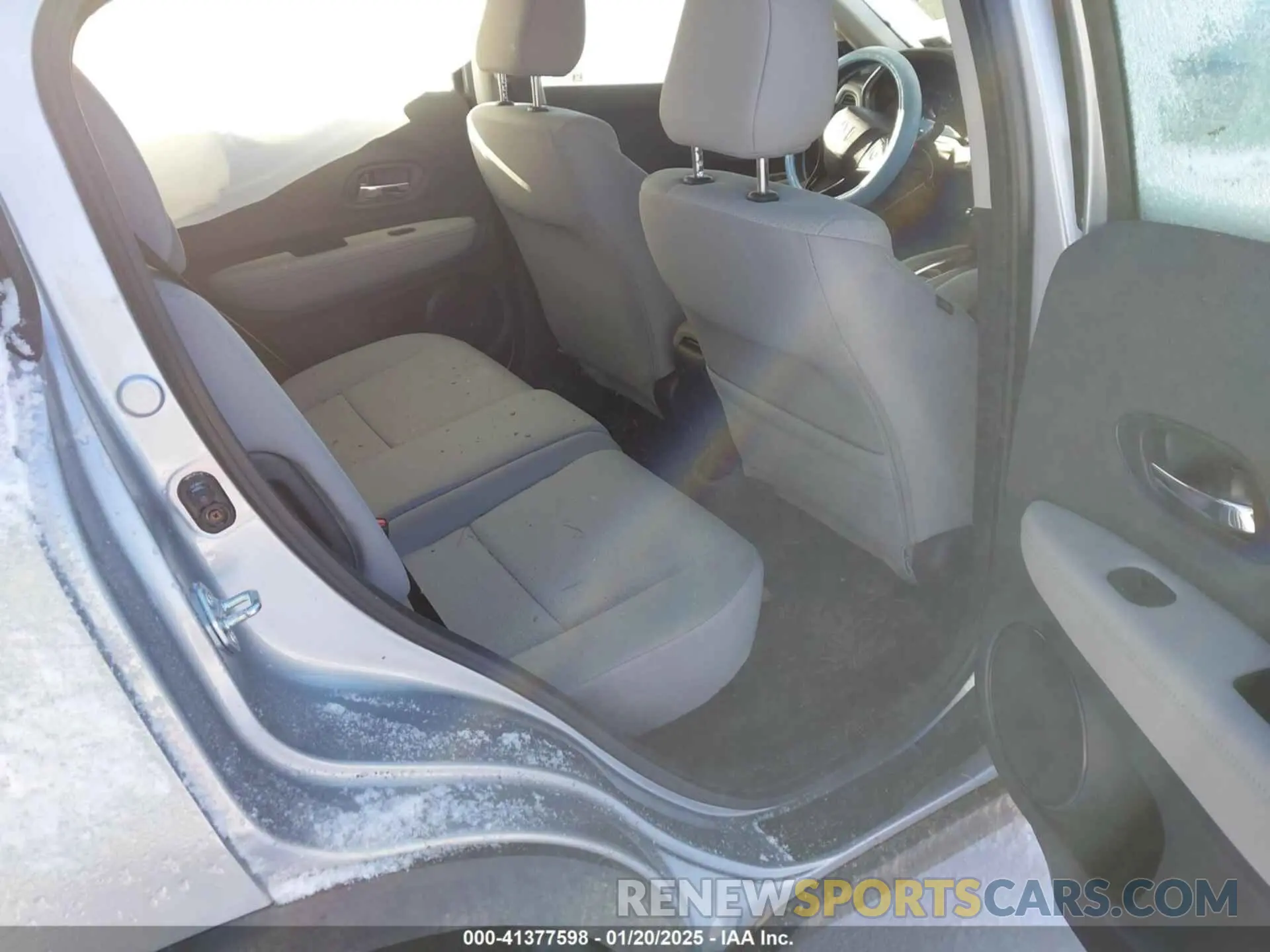 8 Photograph of a damaged car 3CZRU6H38NM769843 HONDA HR-V 2022
