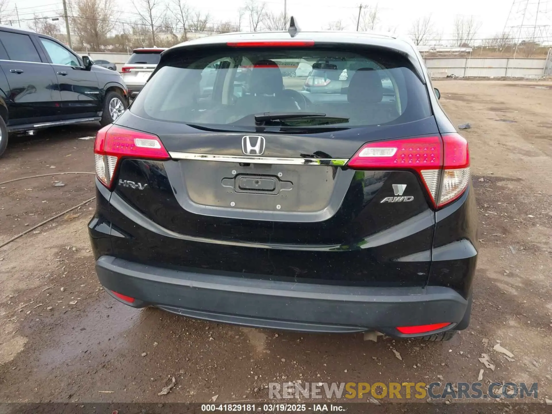 17 Photograph of a damaged car 3CZRU6H3XNM700734 HONDA HR-V 2022