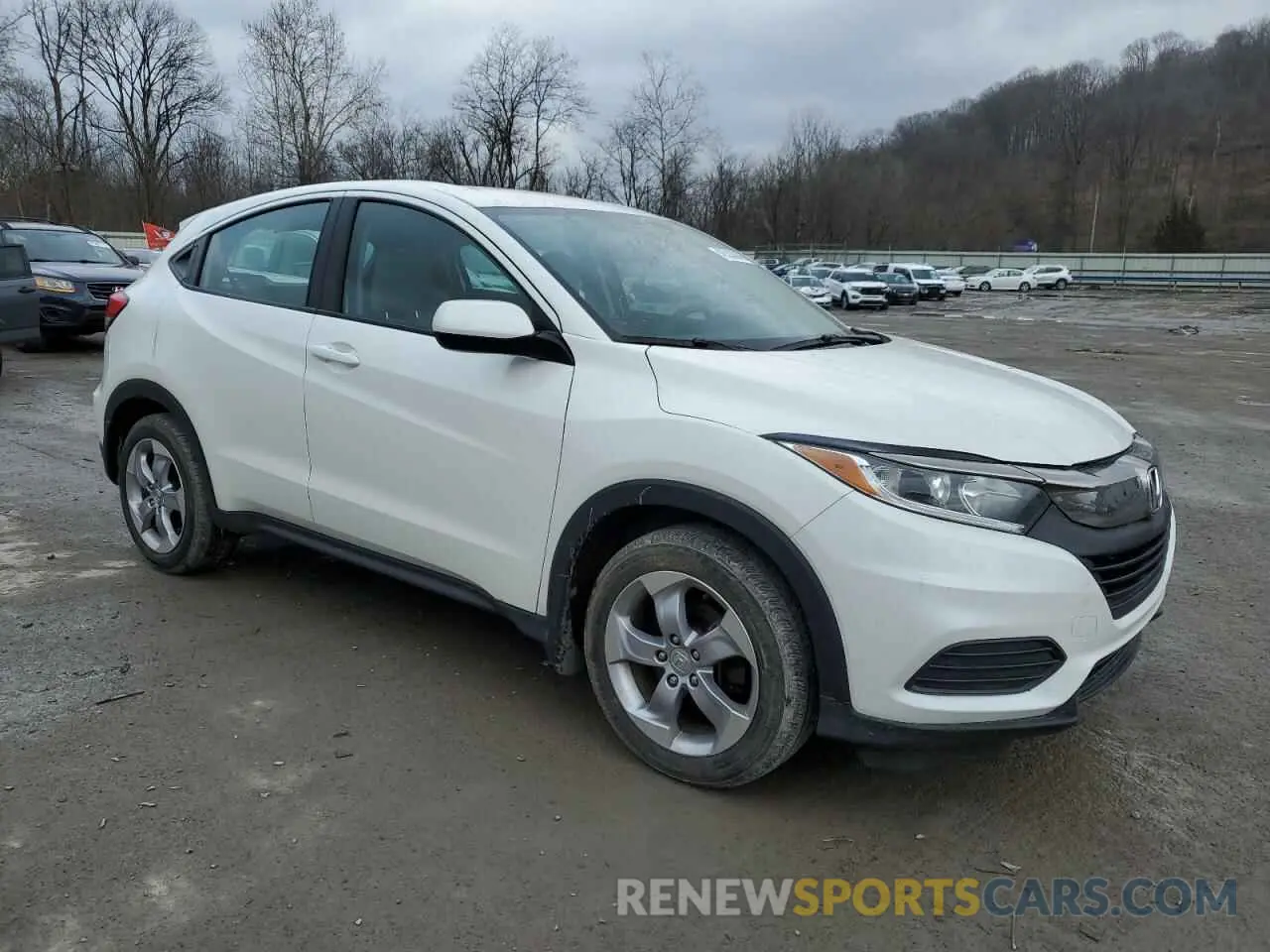 4 Photograph of a damaged car 3CZRU6H3XNM745303 HONDA HR-V 2022