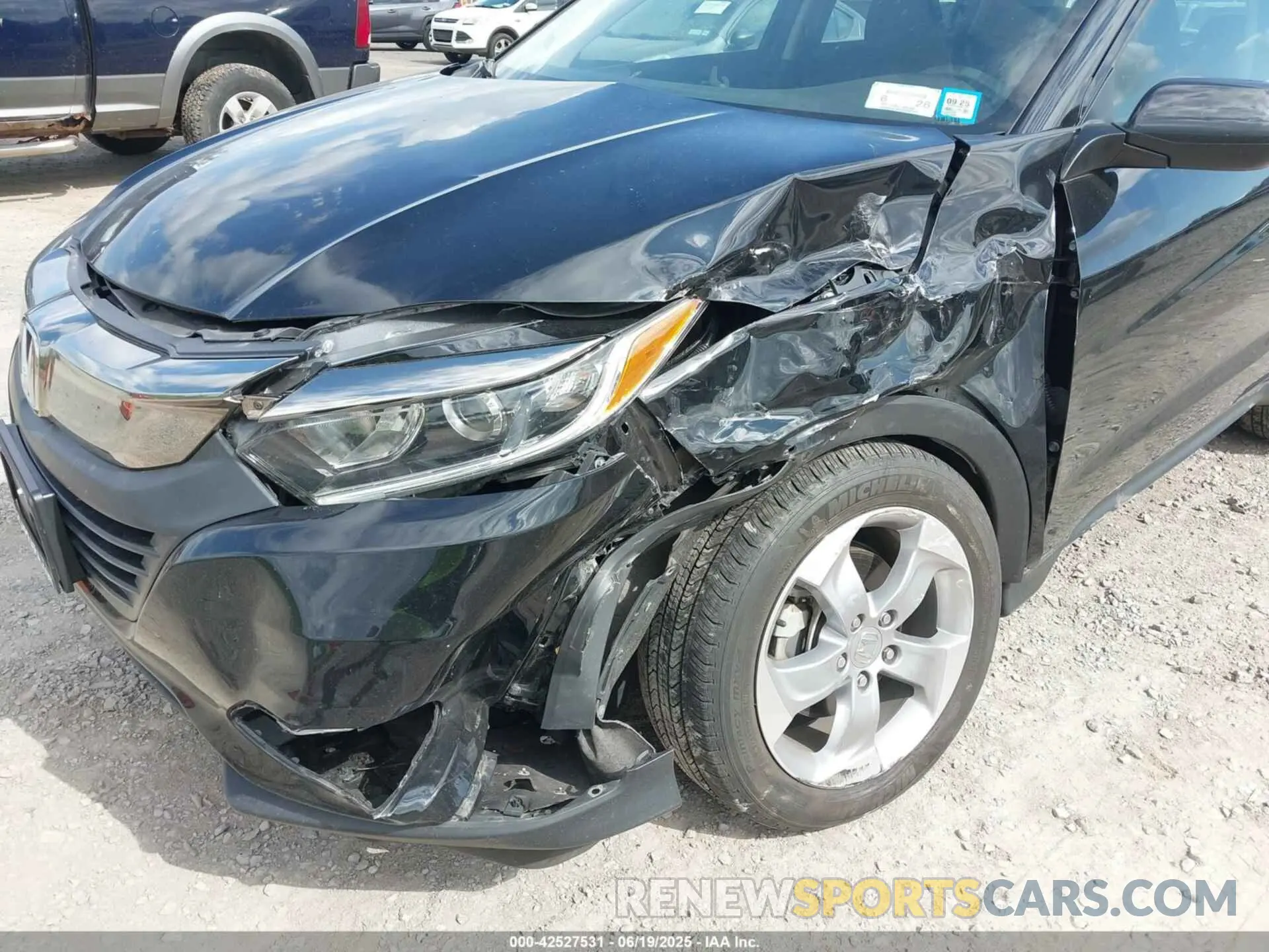 6 Photograph of a damaged car 3CZRU6H3XNM769861 HONDA HR-V 2022