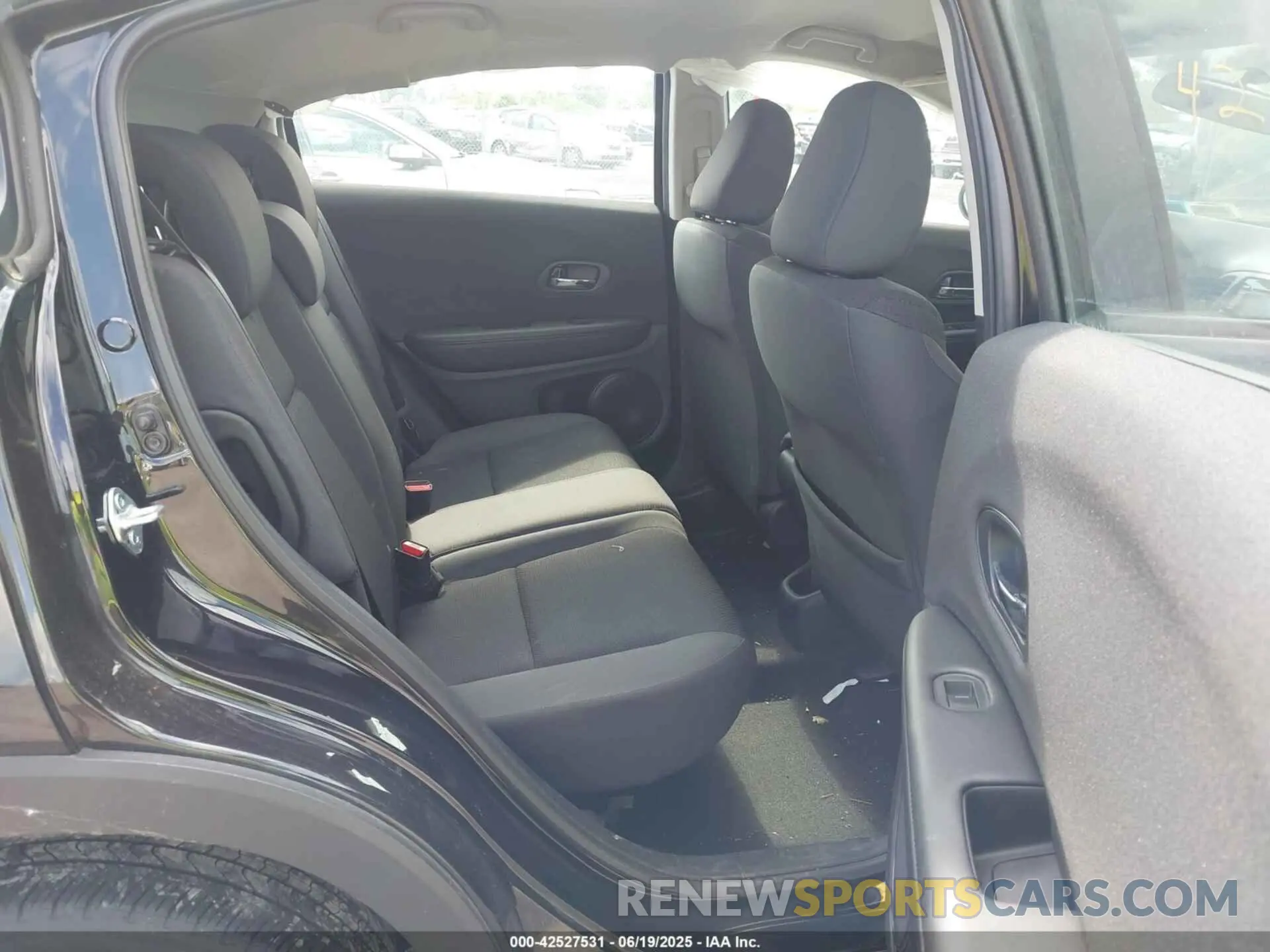 8 Photograph of a damaged car 3CZRU6H3XNM769861 HONDA HR-V 2022