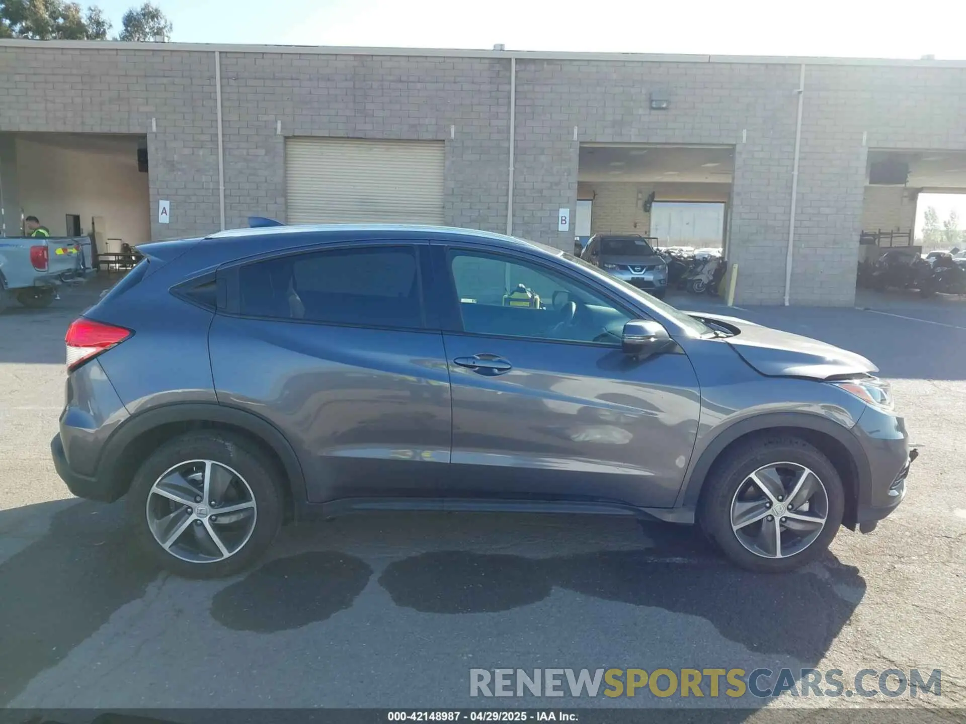 13 Photograph of a damaged car 3CZRU6H50NM704101 HONDA HR-V 2022