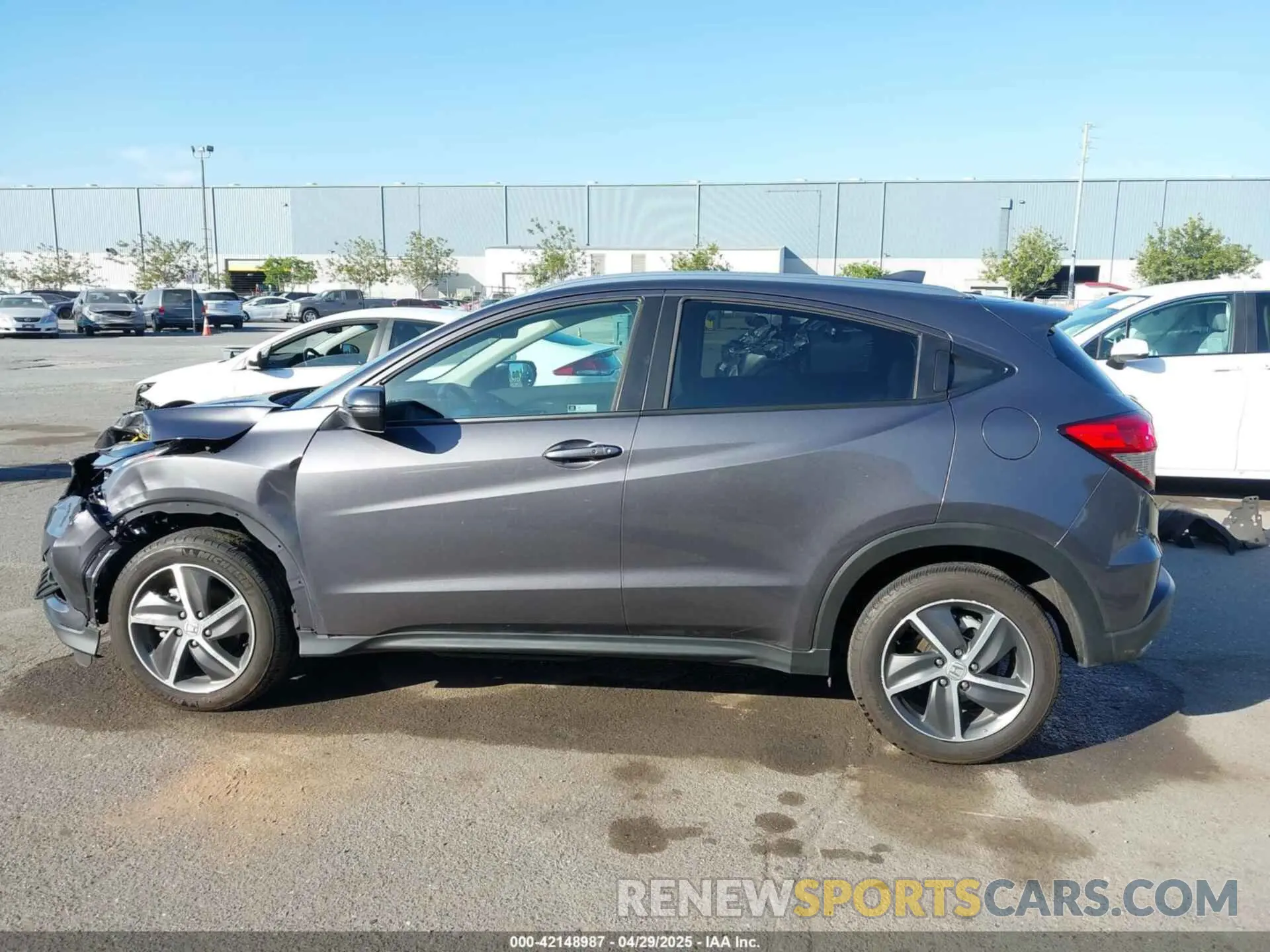 14 Photograph of a damaged car 3CZRU6H50NM704101 HONDA HR-V 2022