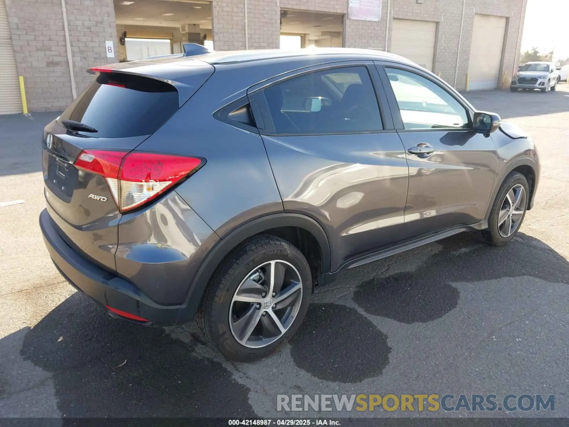 4 Photograph of a damaged car 3CZRU6H50NM704101 HONDA HR-V 2022
