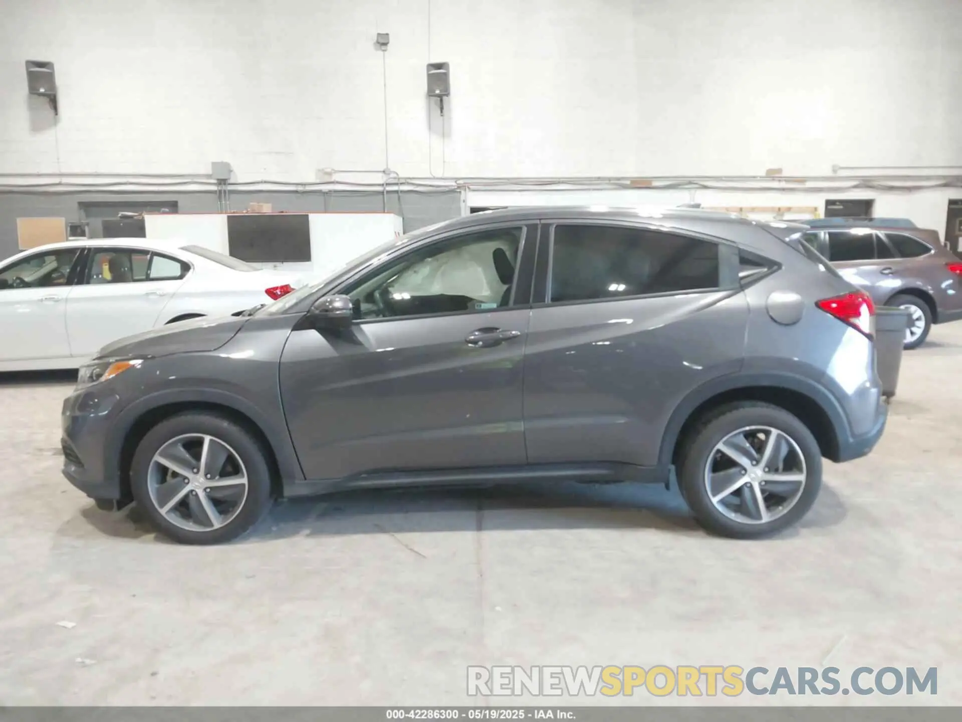 14 Photograph of a damaged car 3CZRU6H52NM749041 HONDA HR-V 2022