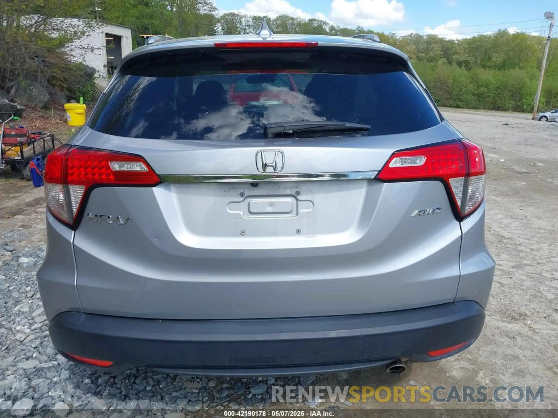 17 Photograph of a damaged car 3CZRU6H52NM758502 HONDA HR-V 2022