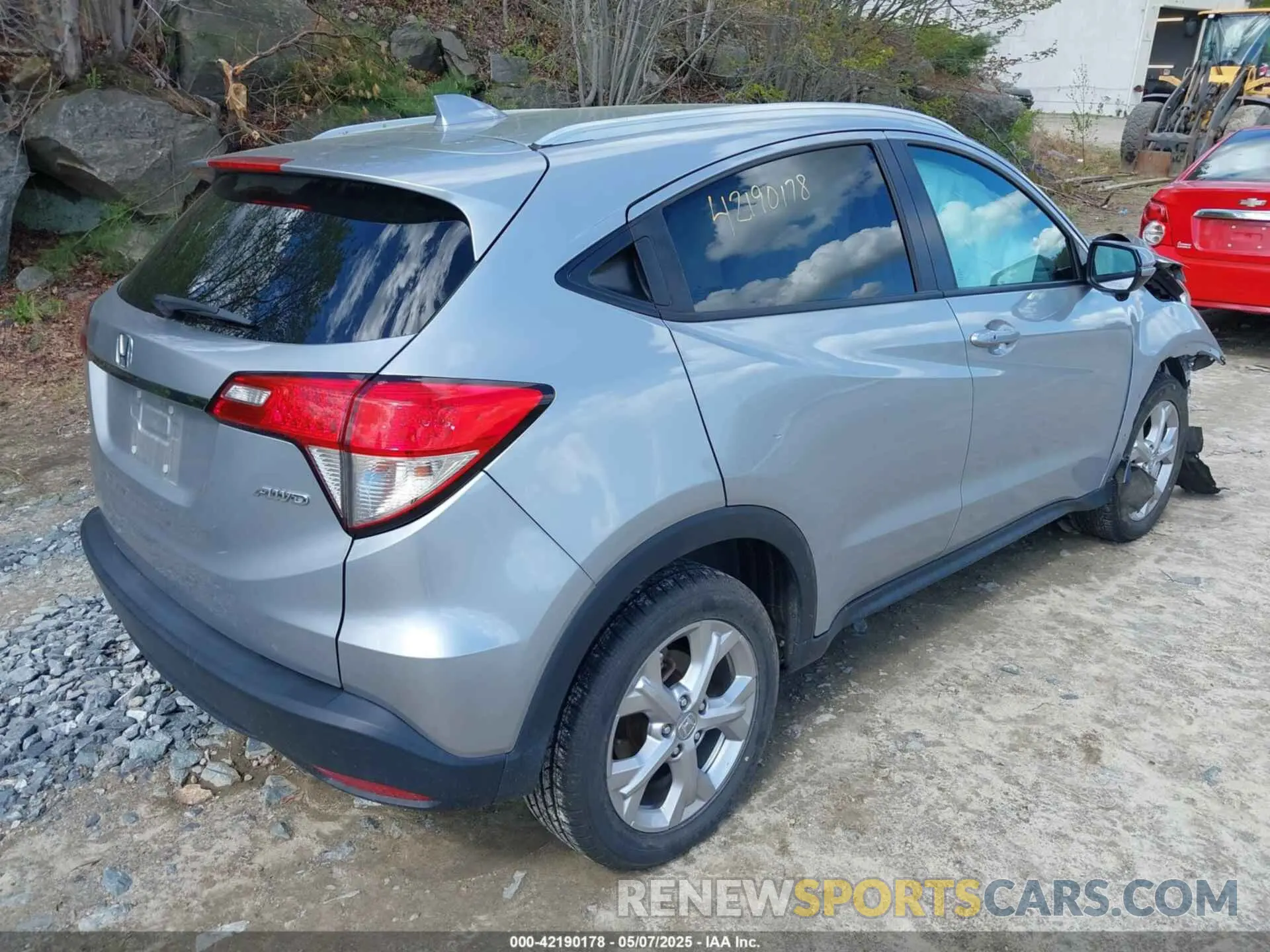 4 Photograph of a damaged car 3CZRU6H52NM758502 HONDA HR-V 2022