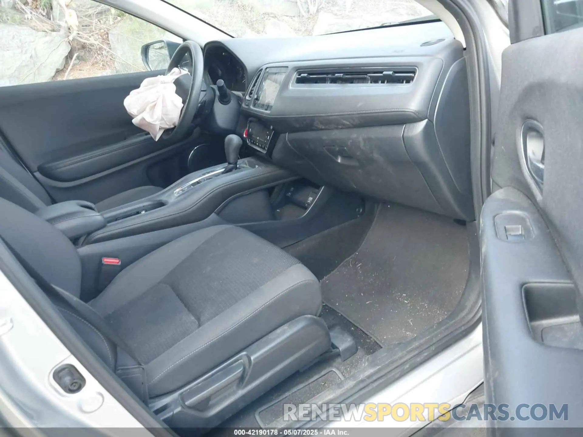 5 Photograph of a damaged car 3CZRU6H52NM758502 HONDA HR-V 2022