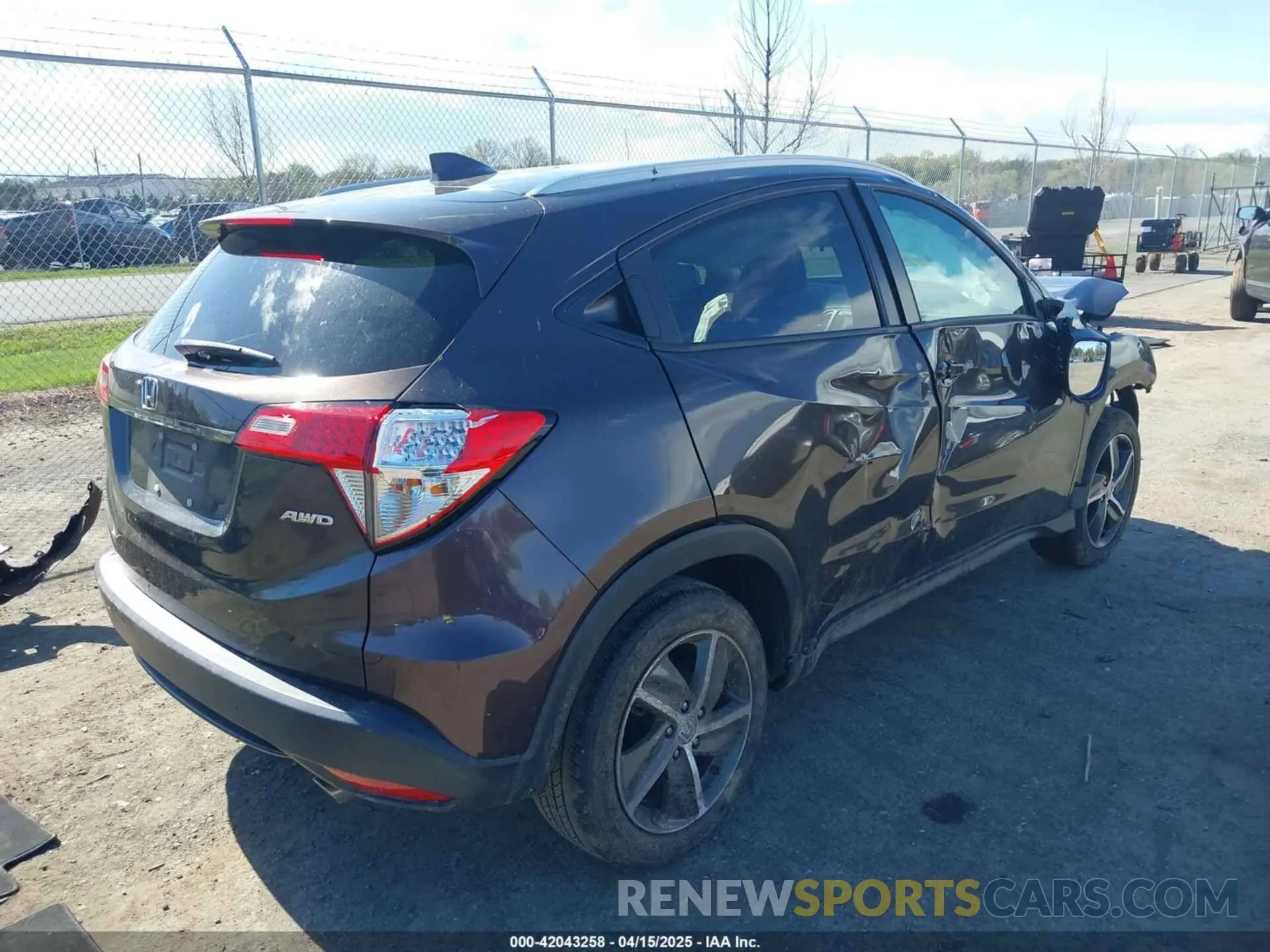 4 Photograph of a damaged car 3CZRU6H53NM738470 HONDA HR-V 2022