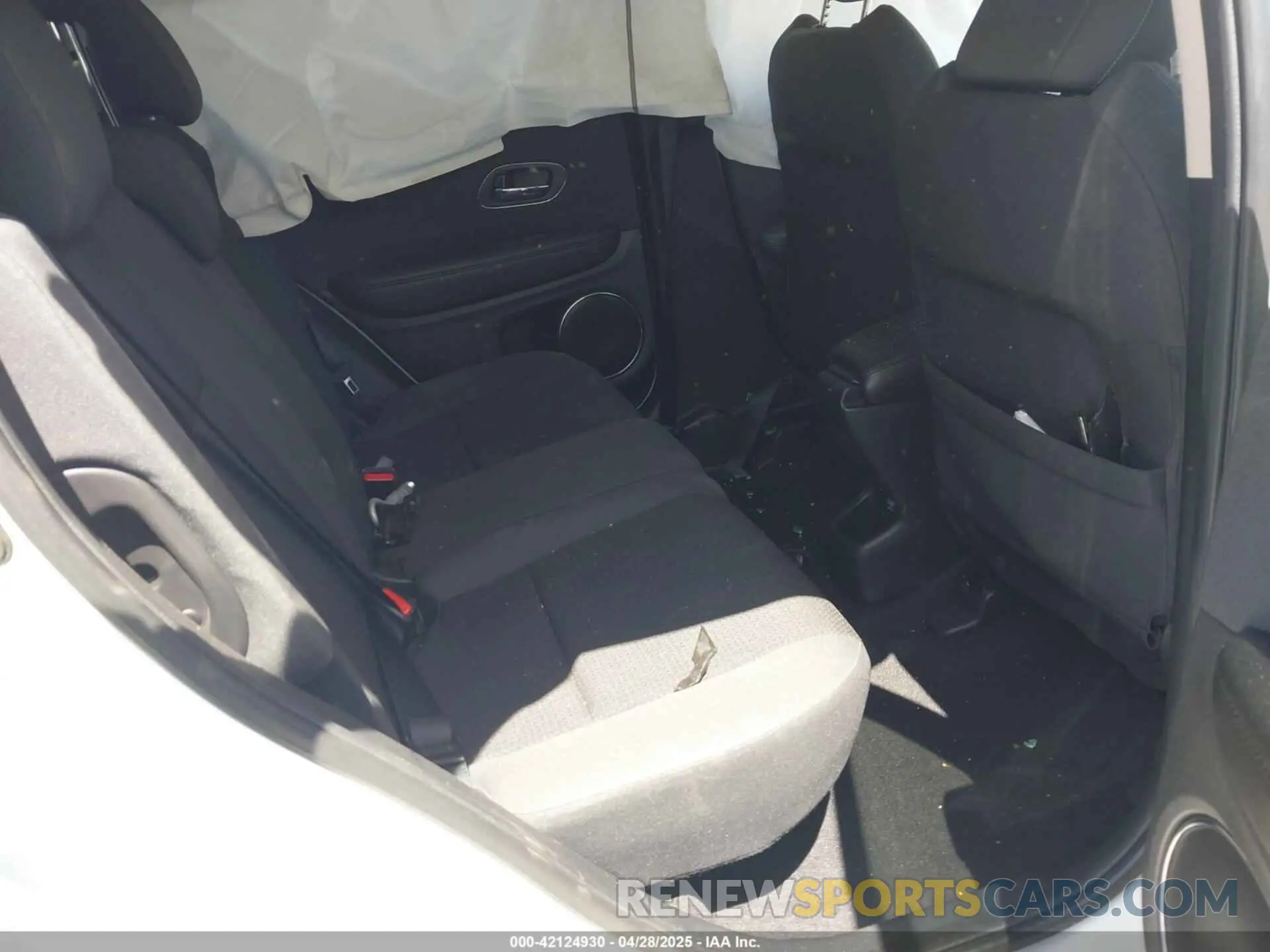 8 Photograph of a damaged car 3CZRU6H54NM742026 HONDA HR-V 2022