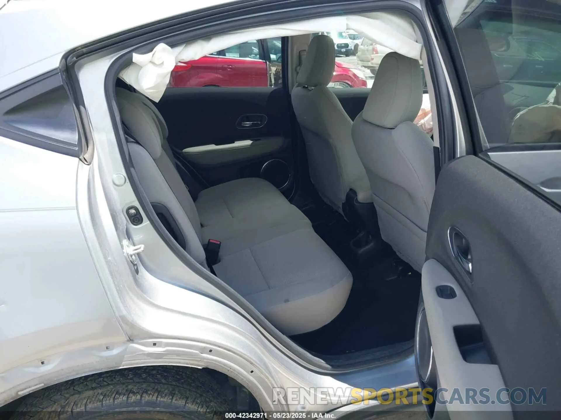8 Photograph of a damaged car 3CZRU6H54NM752152 HONDA HR-V 2022