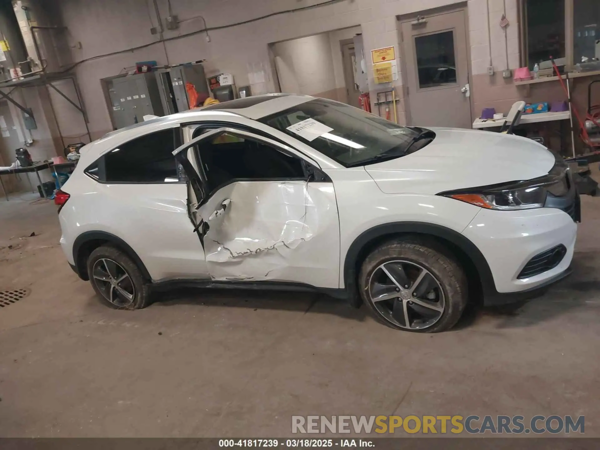 13 Photograph of a damaged car 3CZRU6H54NM755391 HONDA HR-V 2022