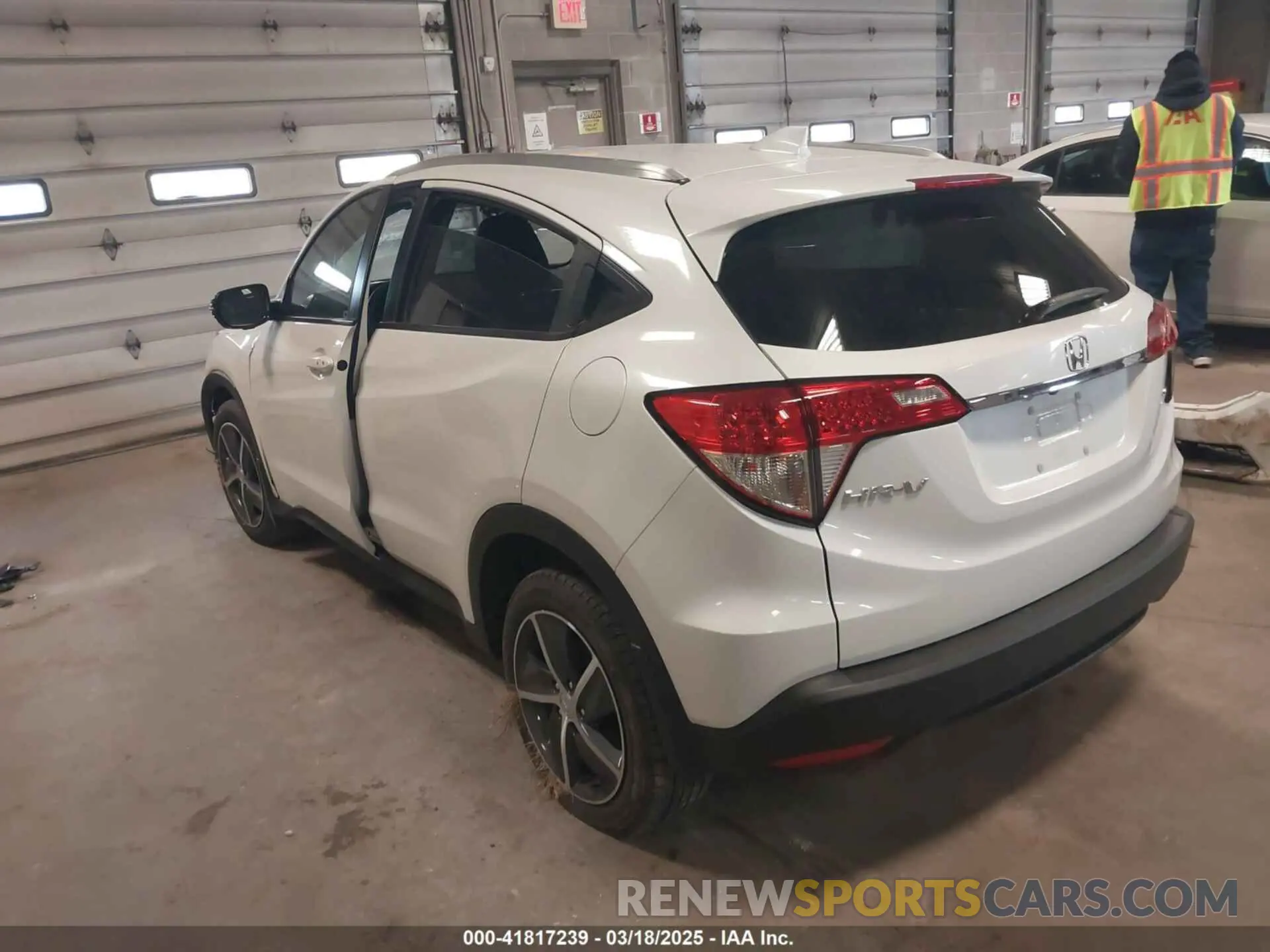 3 Photograph of a damaged car 3CZRU6H54NM755391 HONDA HR-V 2022