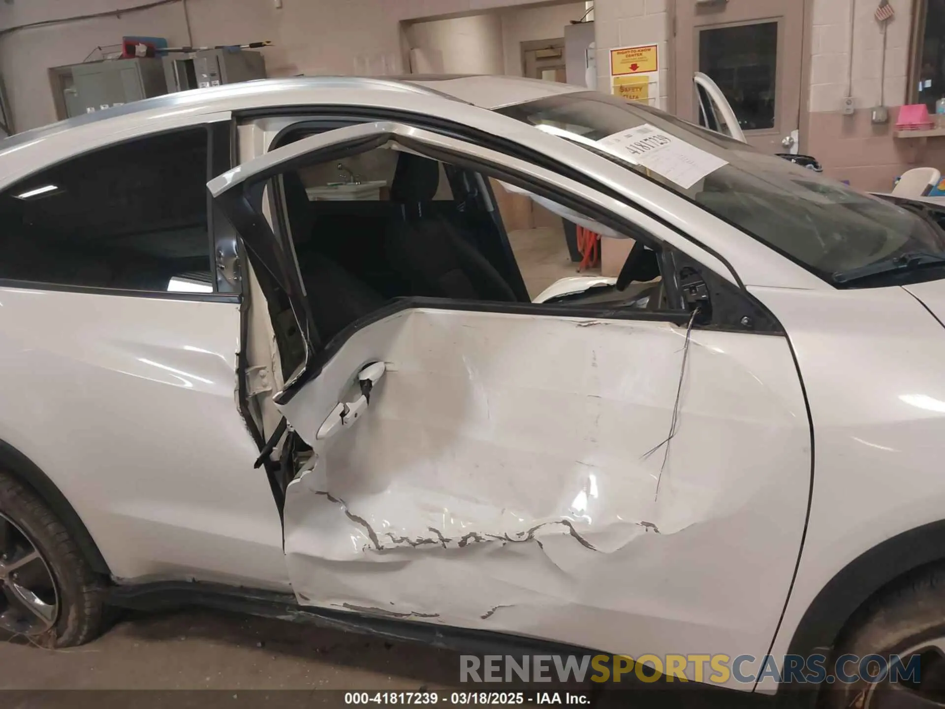 6 Photograph of a damaged car 3CZRU6H54NM755391 HONDA HR-V 2022