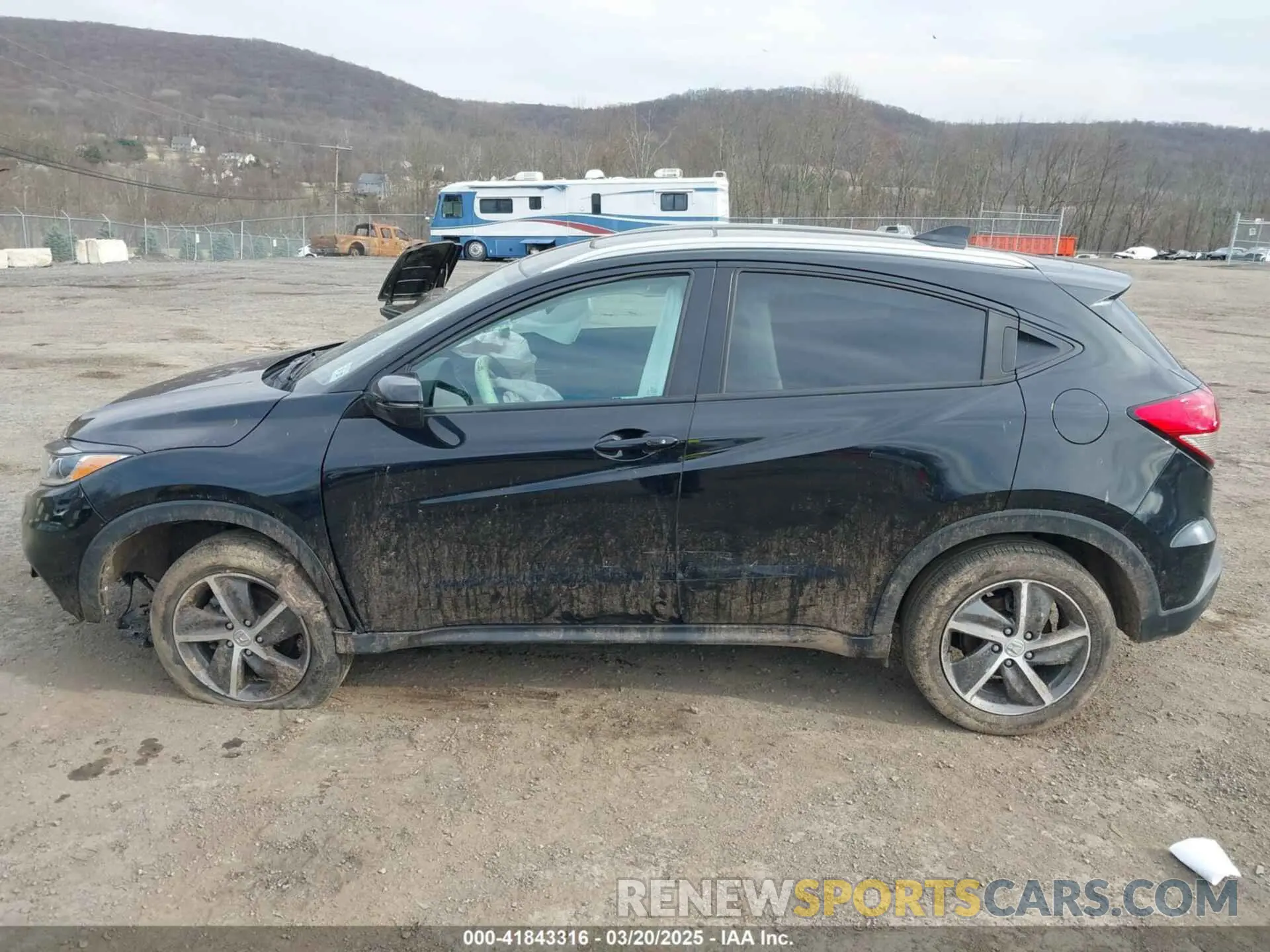 13 Photograph of a damaged car 3CZRU6H57NM749679 HONDA HR-V 2022