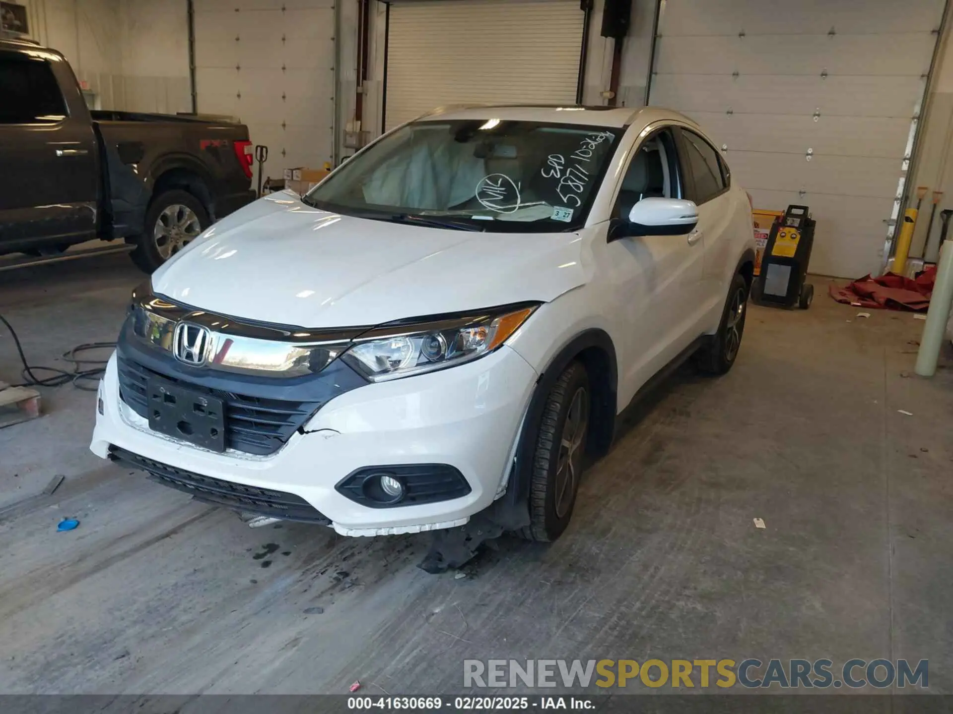 2 Photograph of a damaged car 3CZRU6H73NM758171 HONDA HR-V 2022