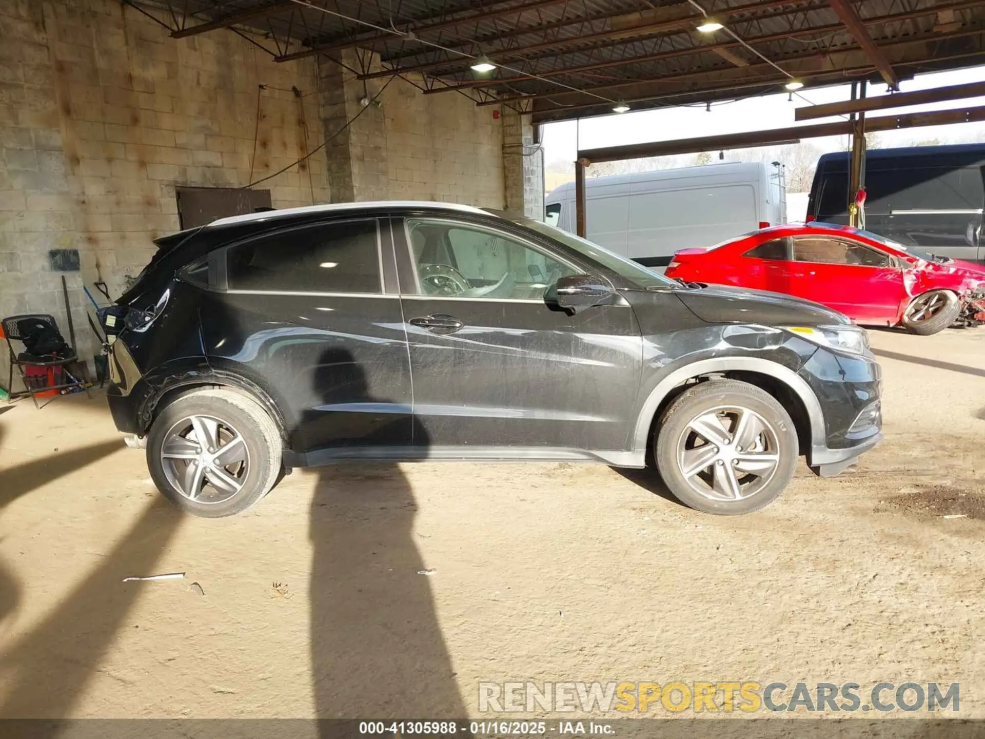14 Photograph of a damaged car 3CZRU6H75NM705729 HONDA HR-V 2022