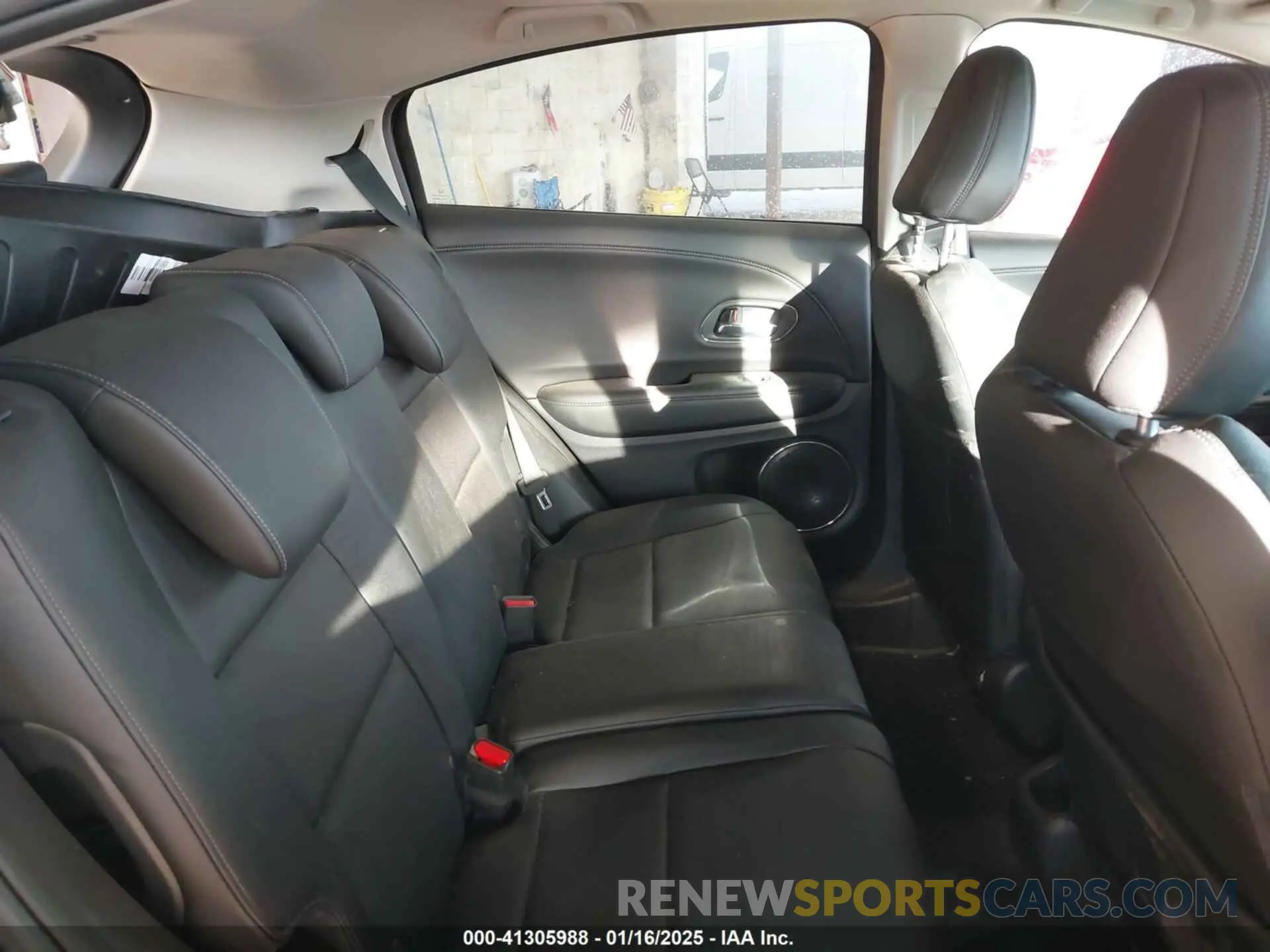 8 Photograph of a damaged car 3CZRU6H75NM705729 HONDA HR-V 2022