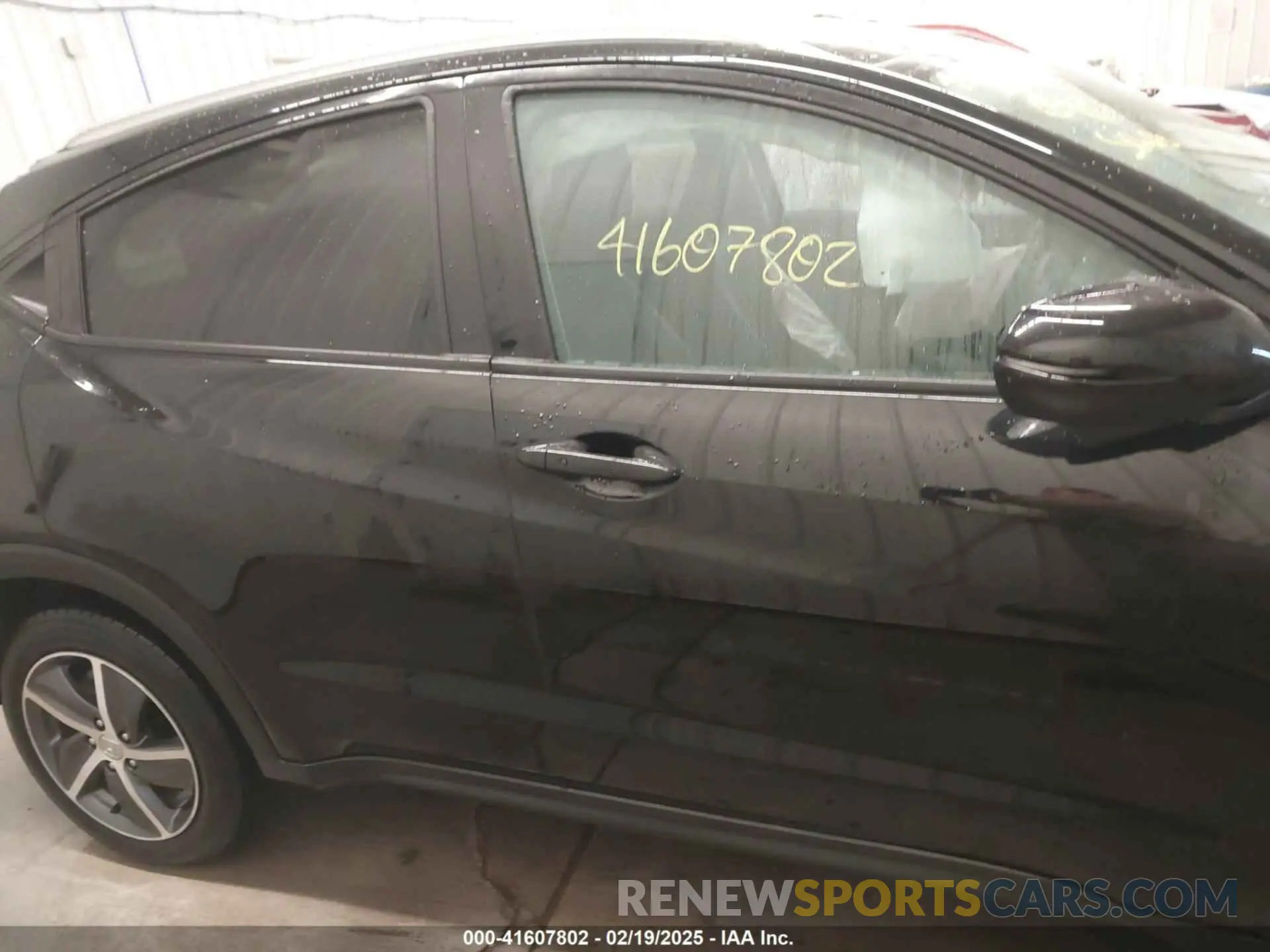 13 Photograph of a damaged car 3CZRU6H75NM731232 HONDA HR-V 2022