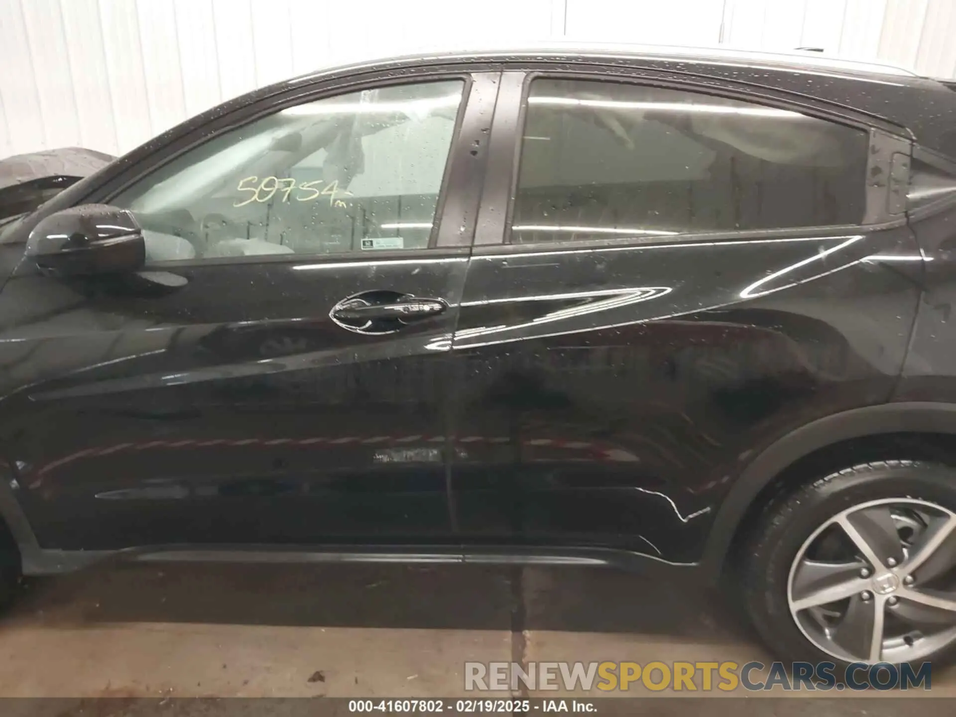 14 Photograph of a damaged car 3CZRU6H75NM731232 HONDA HR-V 2022