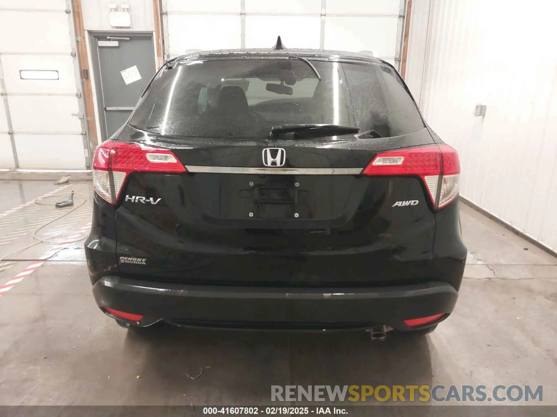 16 Photograph of a damaged car 3CZRU6H75NM731232 HONDA HR-V 2022