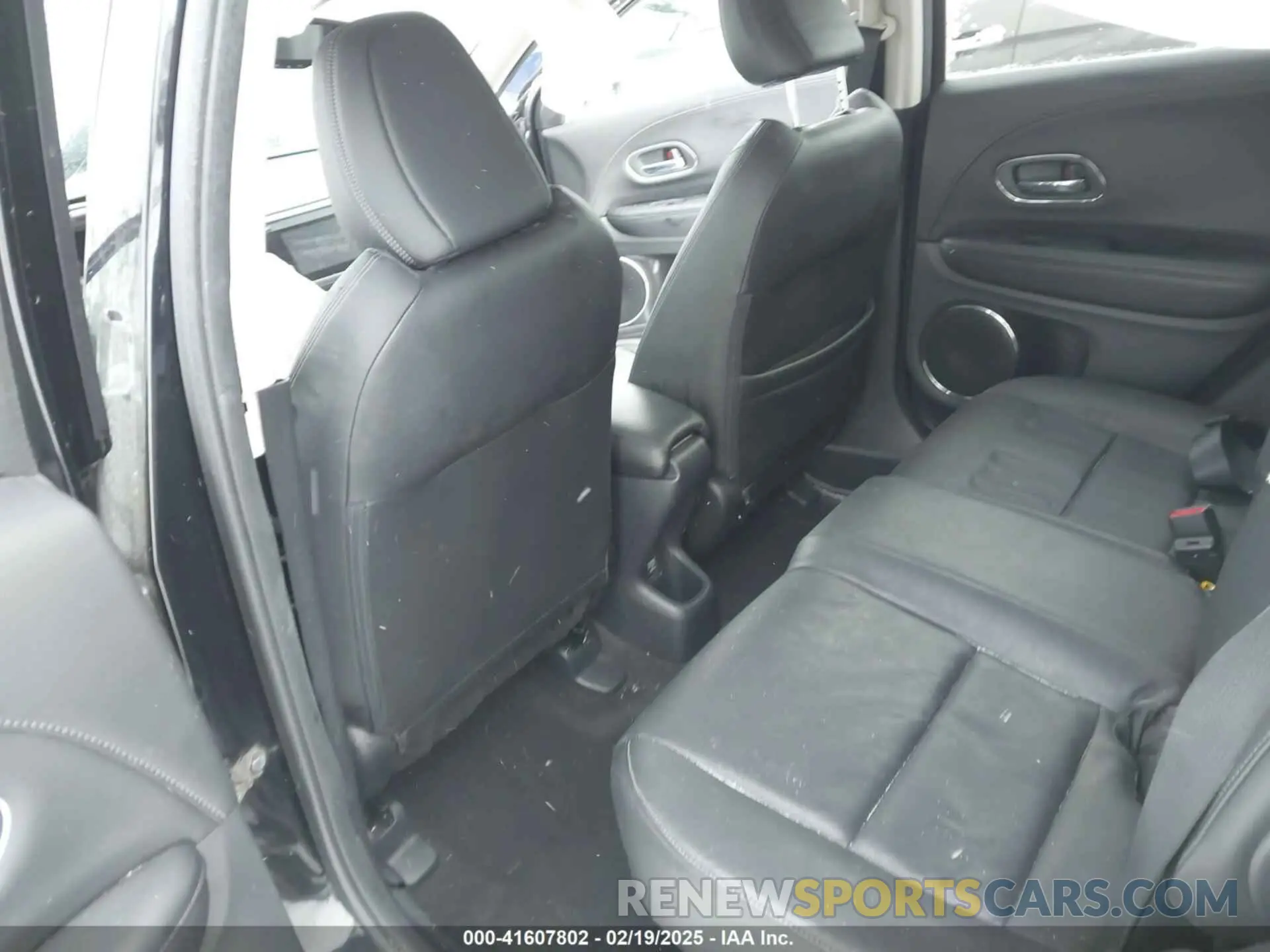 8 Photograph of a damaged car 3CZRU6H75NM731232 HONDA HR-V 2022