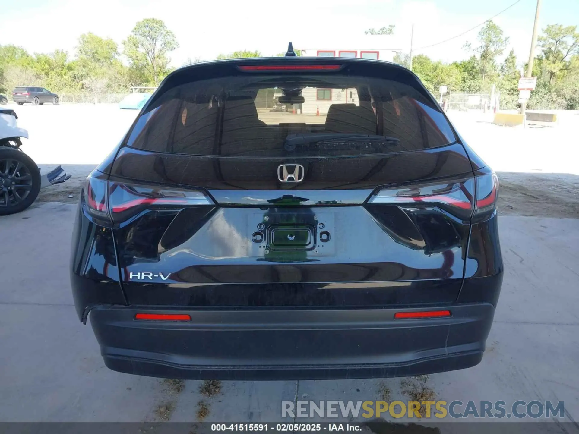 17 Photograph of a damaged car 3CZRZ1H30PM742420 HONDA HR-V 2023