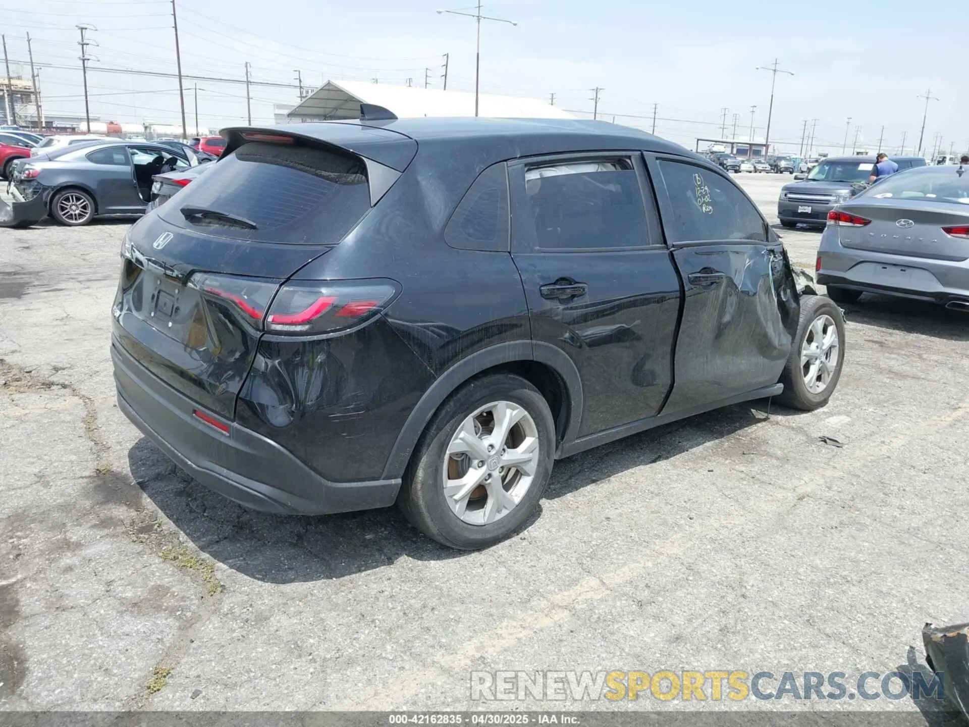 4 Photograph of a damaged car 3CZRZ1H32PM742306 HONDA HR-V 2023