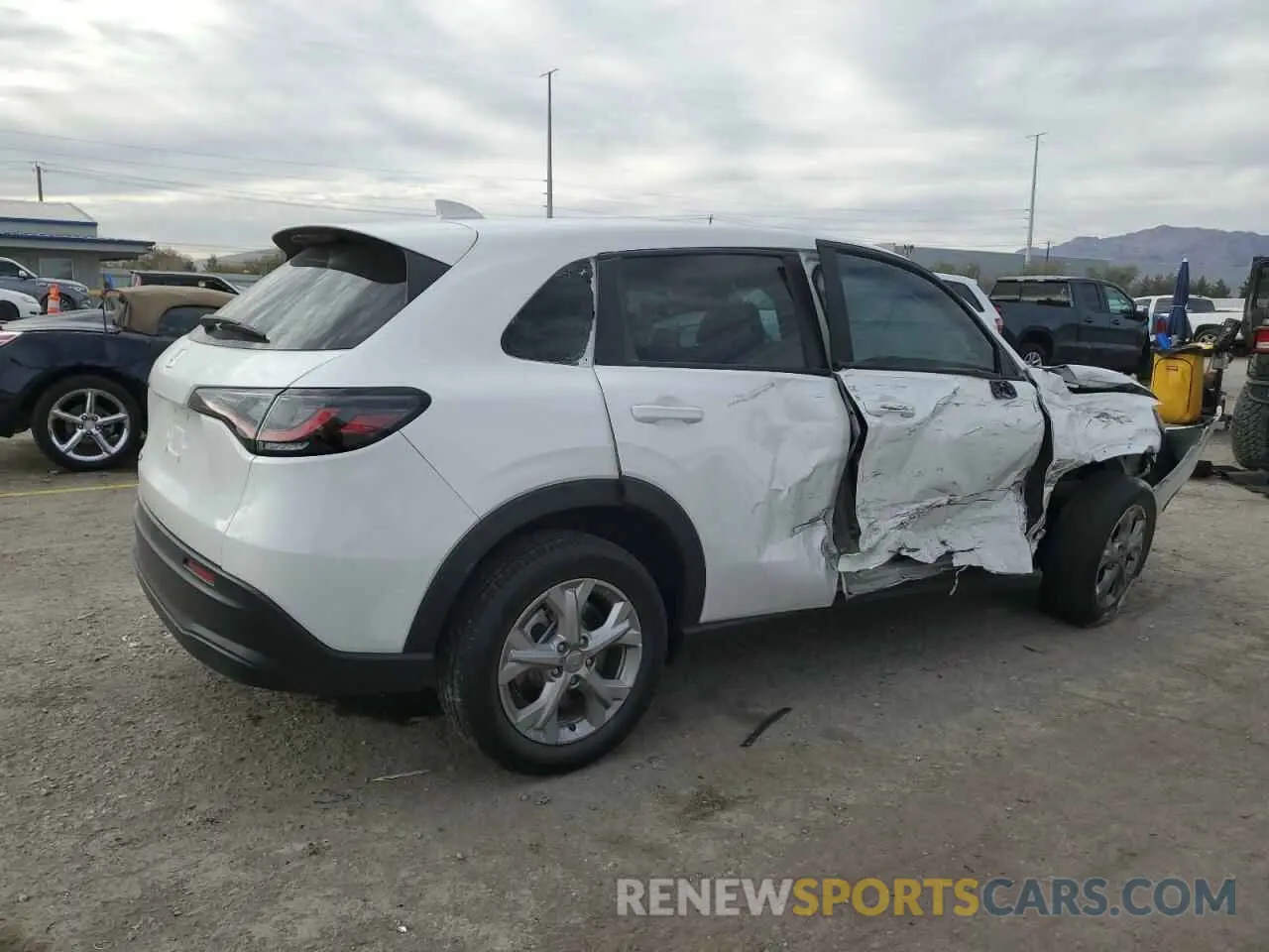 3 Photograph of a damaged car 3CZRZ1H35PM708103 HONDA HR-V 2023