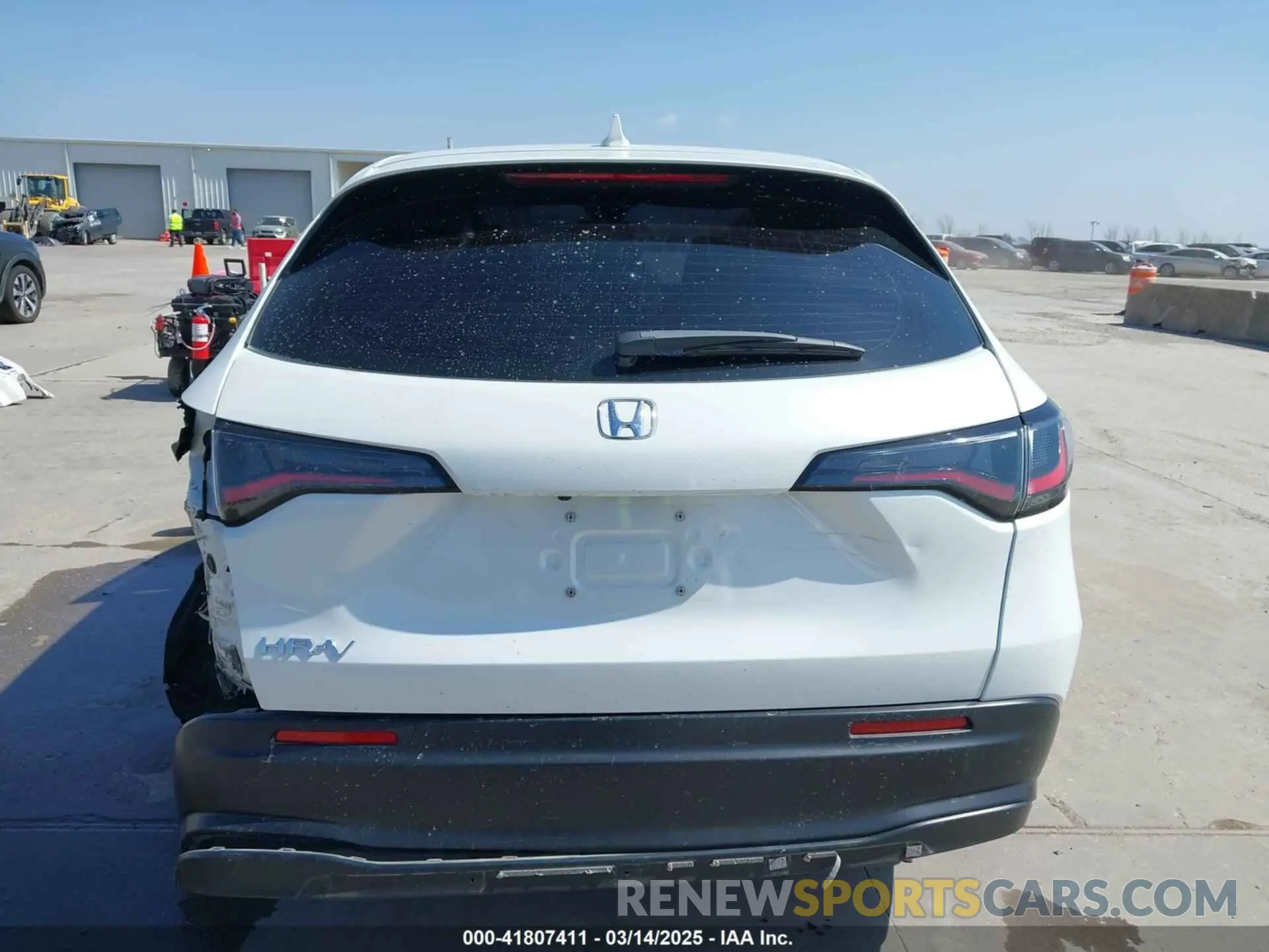 17 Photograph of a damaged car 3CZRZ1H3XPM729352 HONDA HR-V 2023