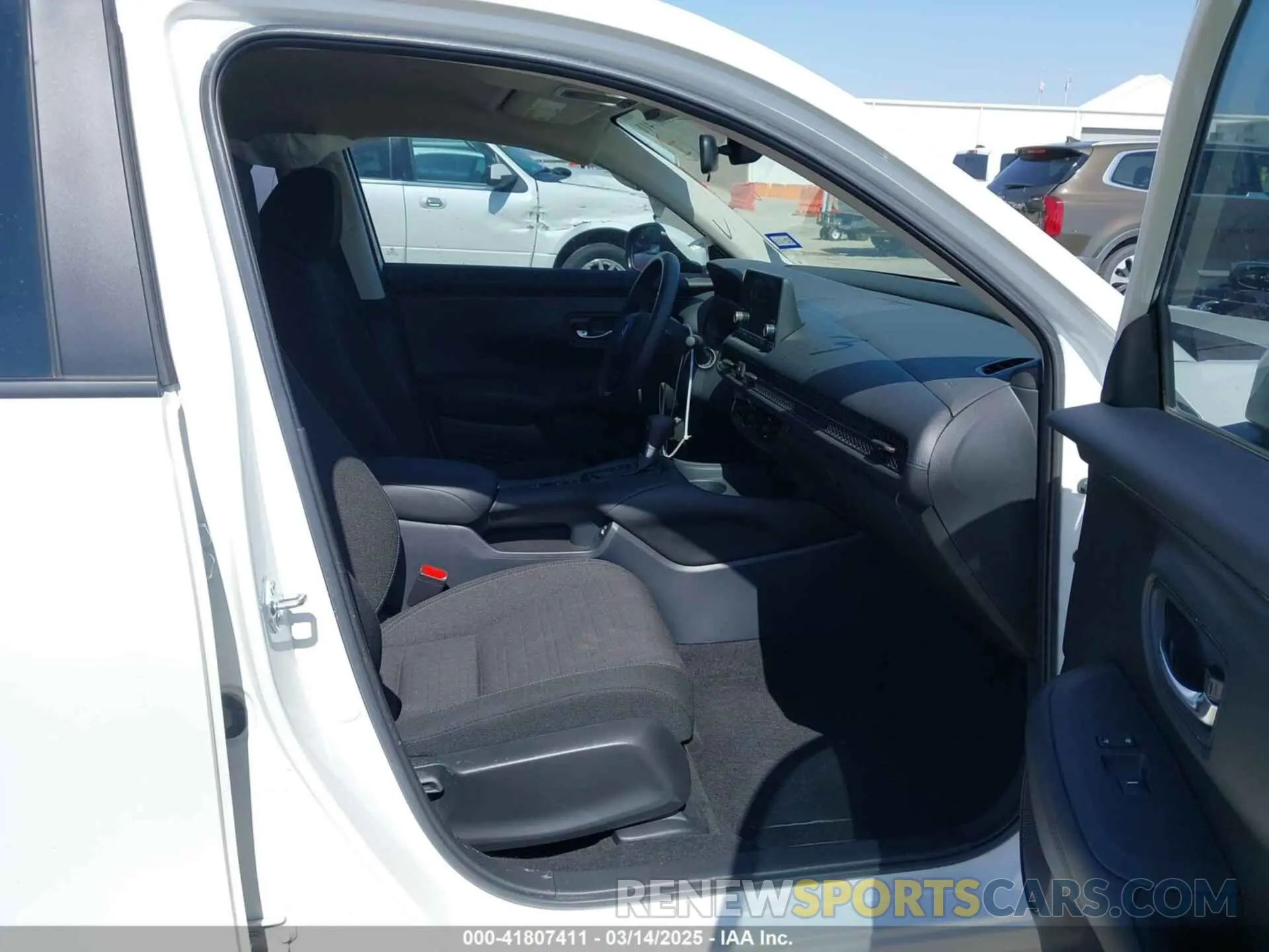 5 Photograph of a damaged car 3CZRZ1H3XPM729352 HONDA HR-V 2023