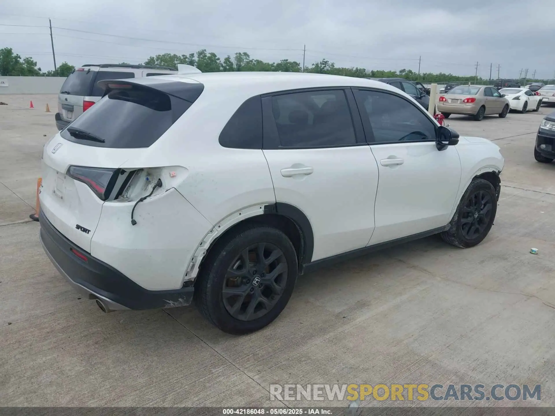 4 Photograph of a damaged car 3CZRZ1H54PM726271 HONDA HR-V 2023