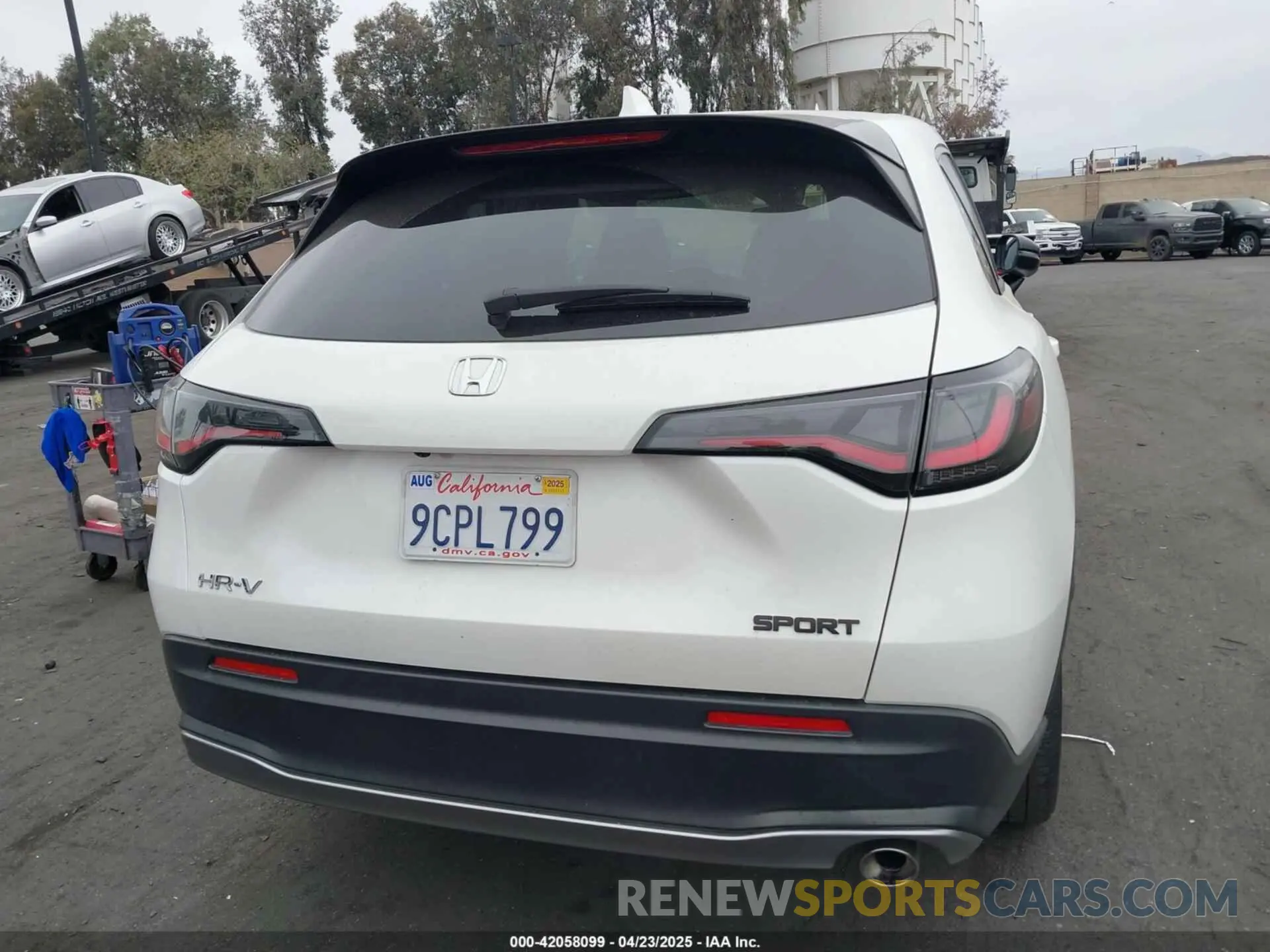 17 Photograph of a damaged car 3CZRZ1H55PM704022 HONDA HR-V 2023