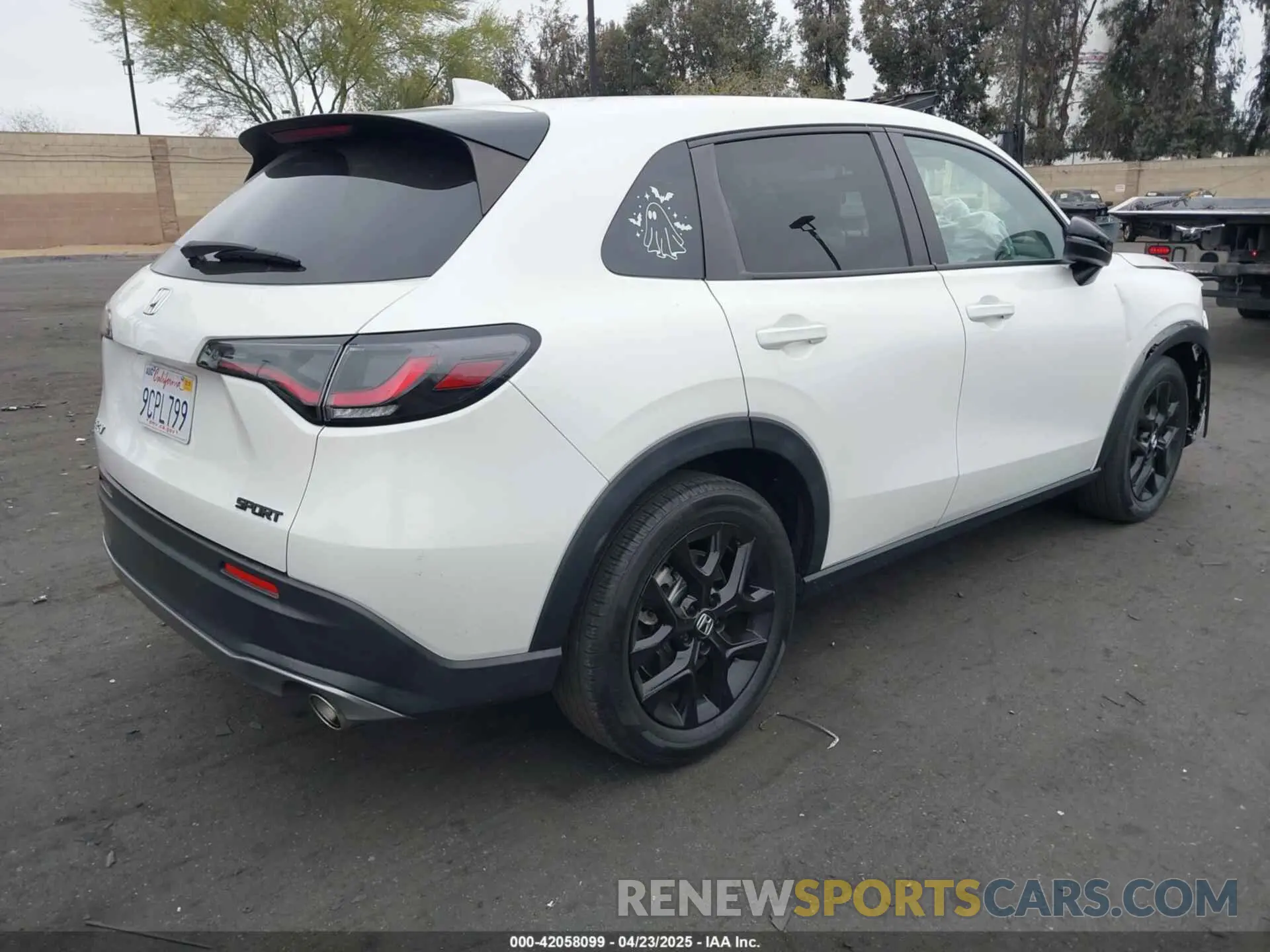 4 Photograph of a damaged car 3CZRZ1H55PM704022 HONDA HR-V 2023