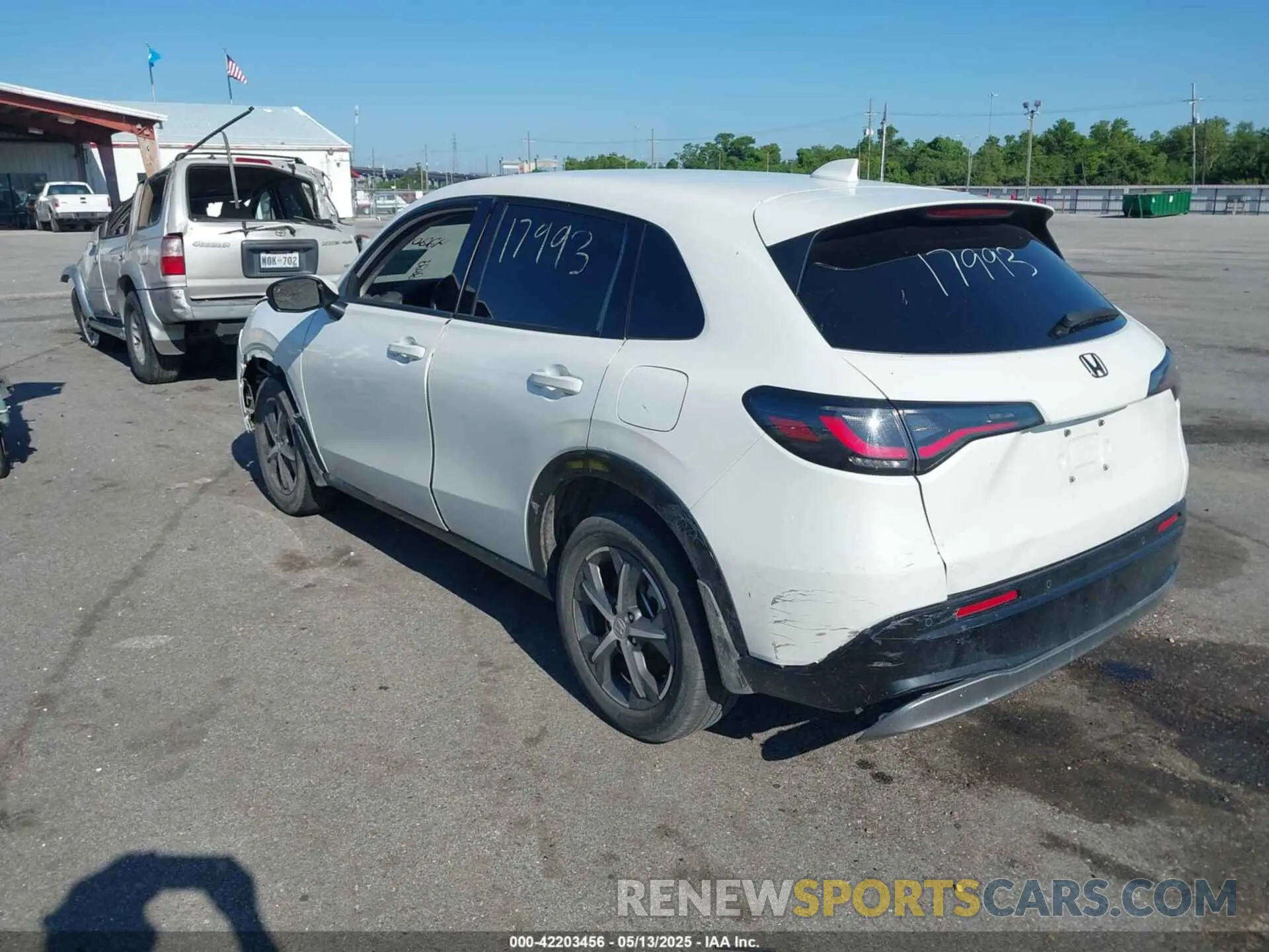 3 Фотография поврежденного автомобиля 3CZRZ1H71PM728061 HONDA HR-V 2023