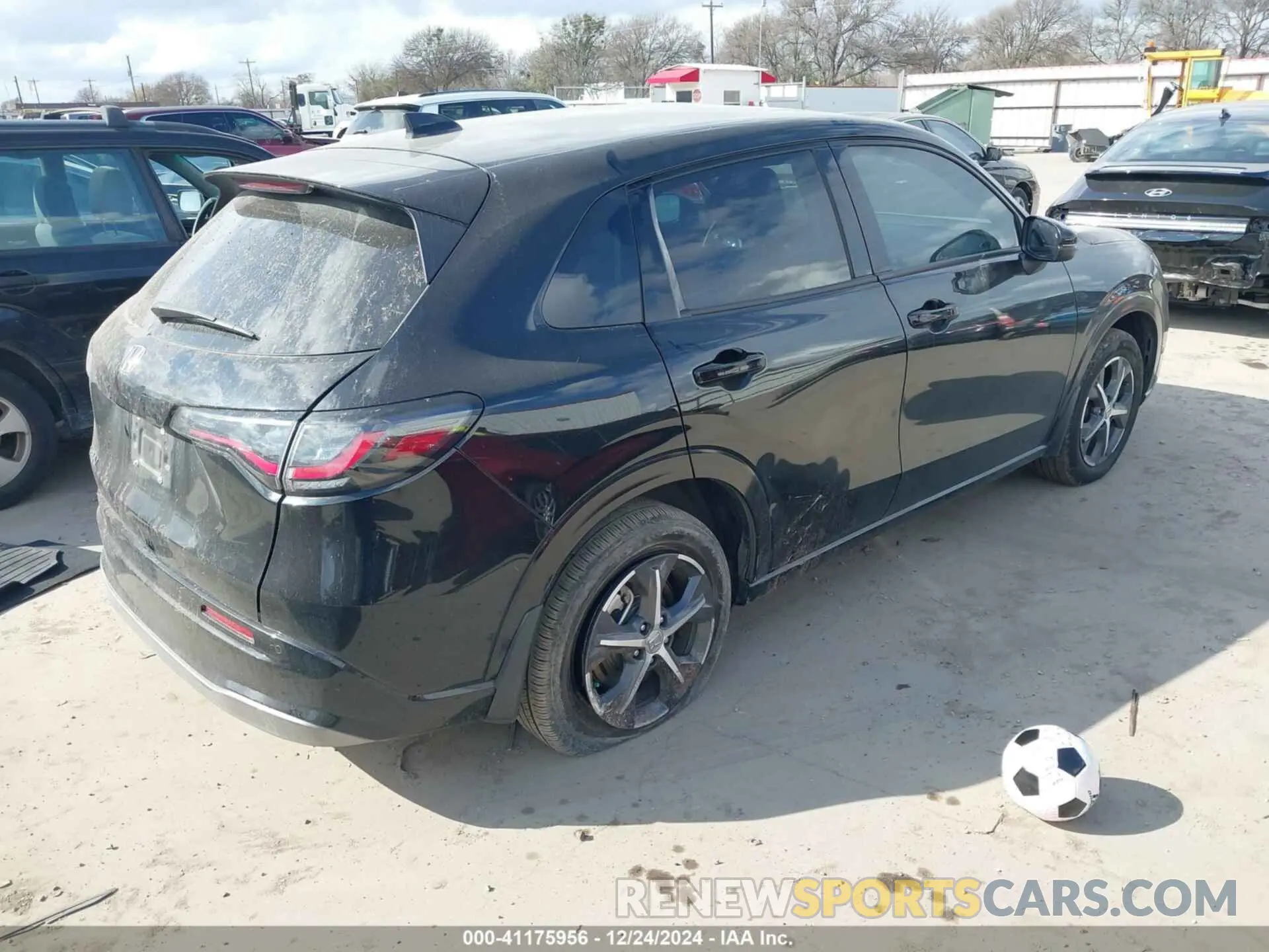 4 Photograph of a damaged car 3CZRZ1H73PM704859 HONDA HR-V 2023