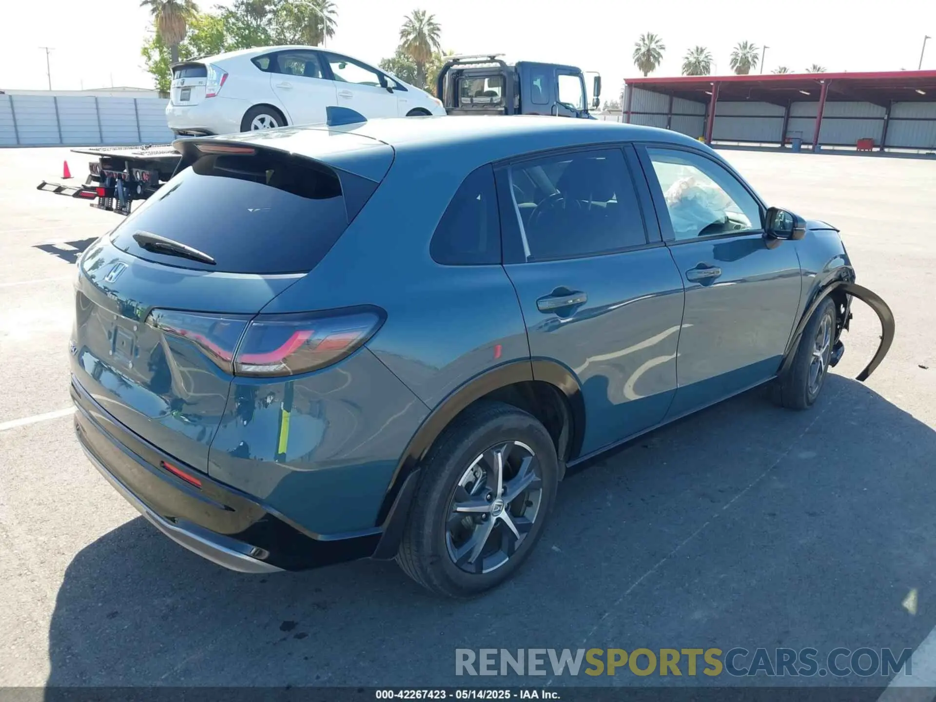 4 Photograph of a damaged car 3CZRZ1H77PM702998 HONDA HR-V 2023
