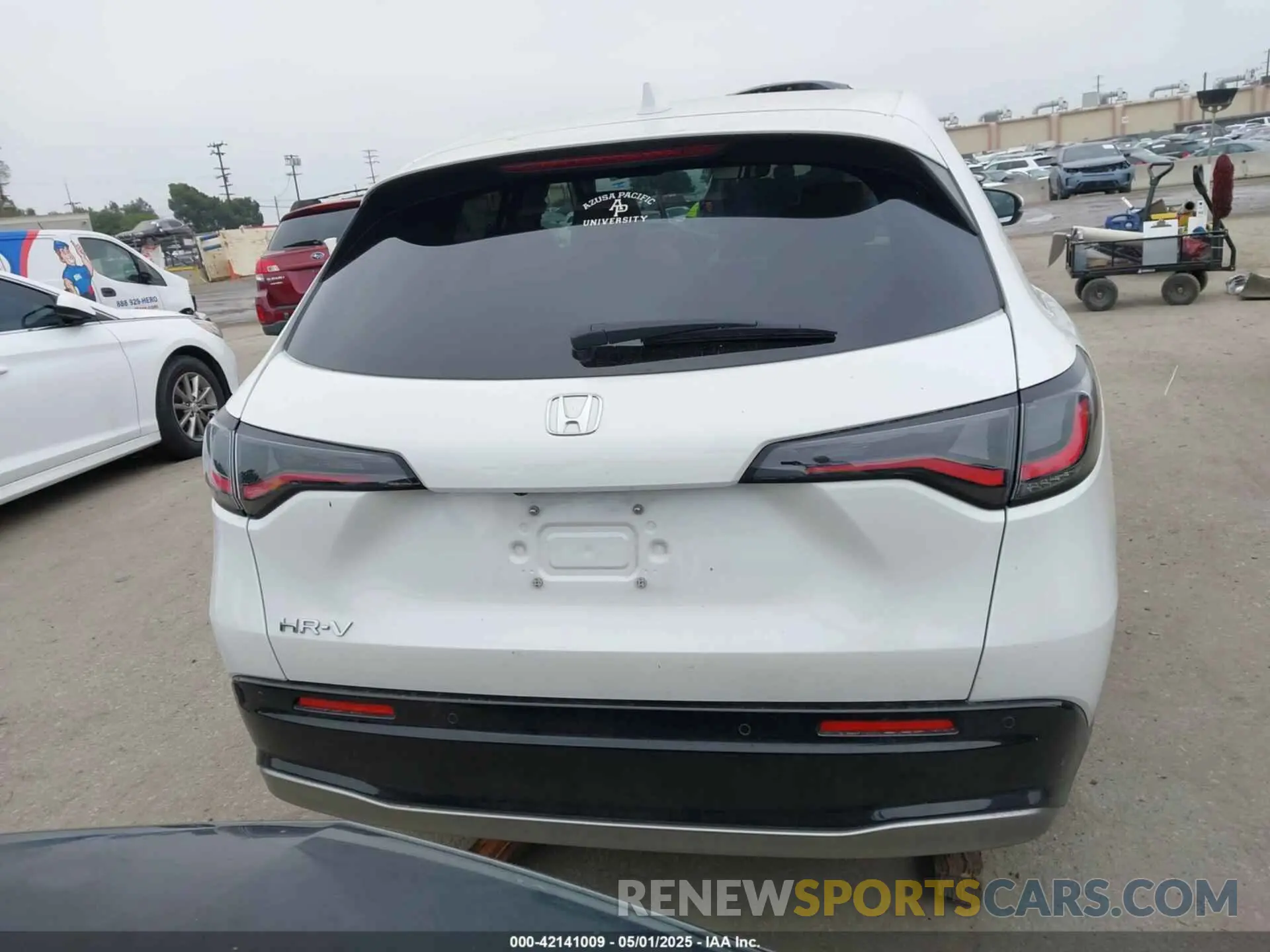17 Photograph of a damaged car 3CZRZ1H7XPM724137 HONDA HR-V 2023