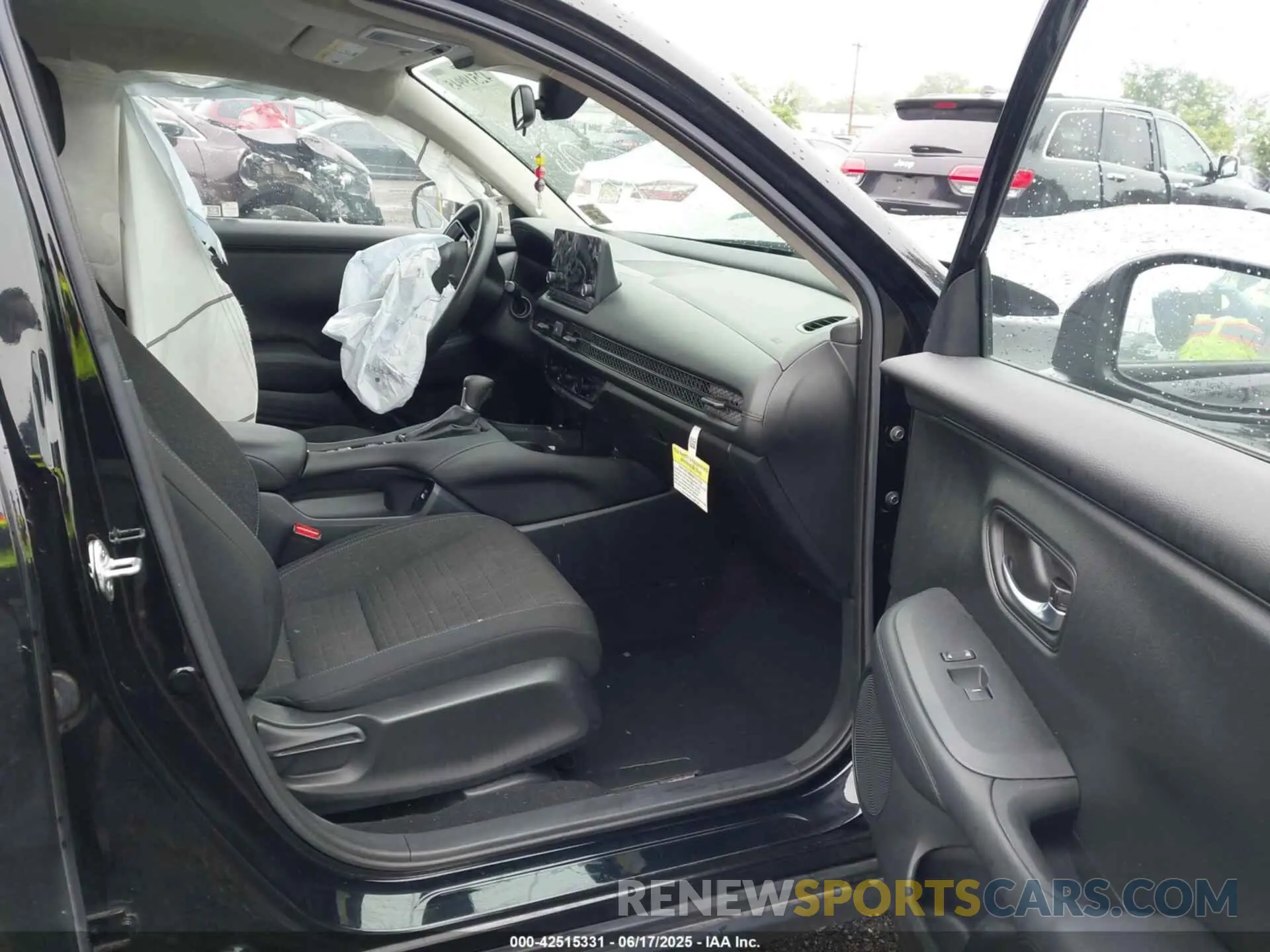 5 Photograph of a damaged car 3CZRZ2H31PM740388 HONDA HR-V 2023